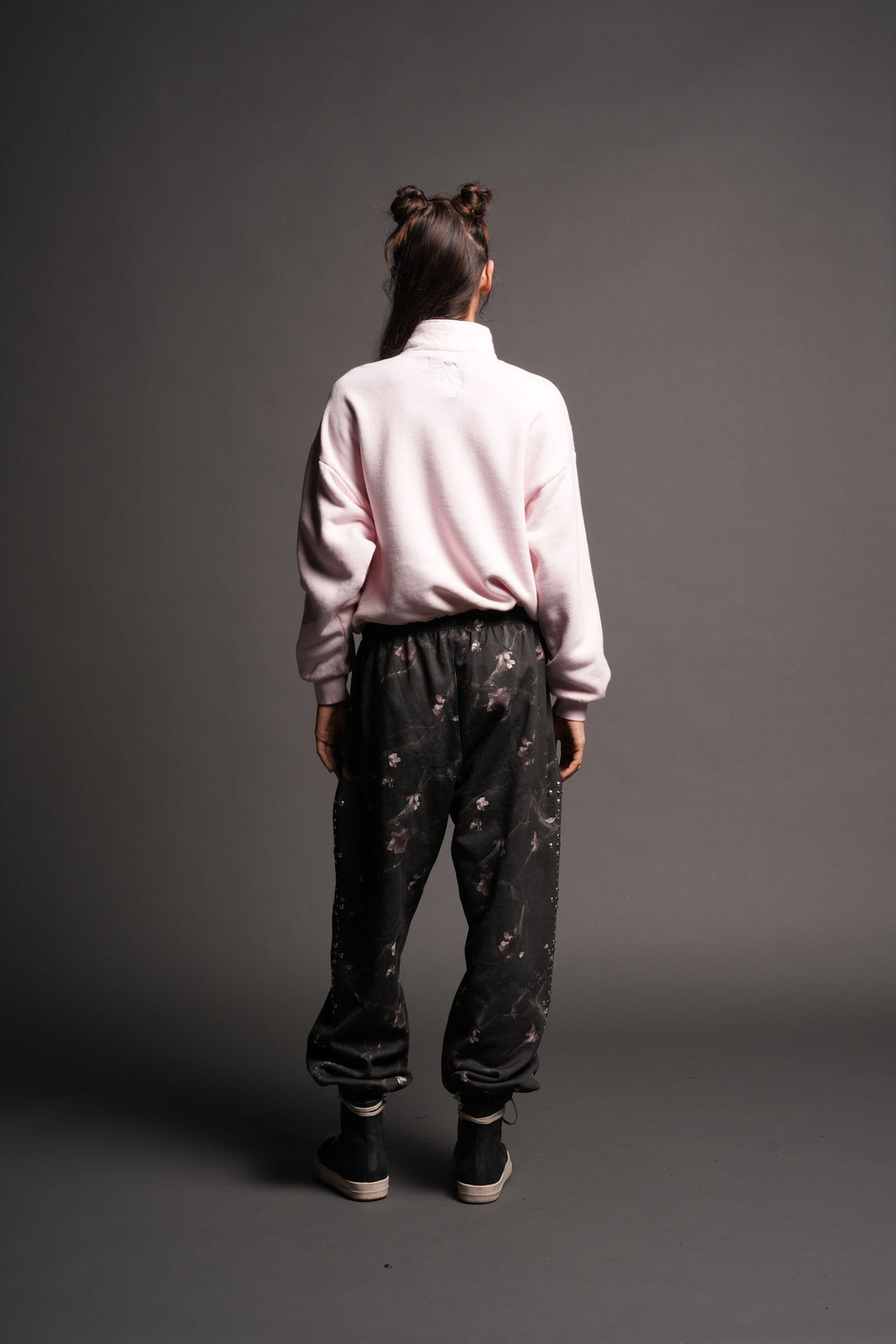 Stud Pyramid She Everson Mockneck Sweater In Blush Pink - imagem 4