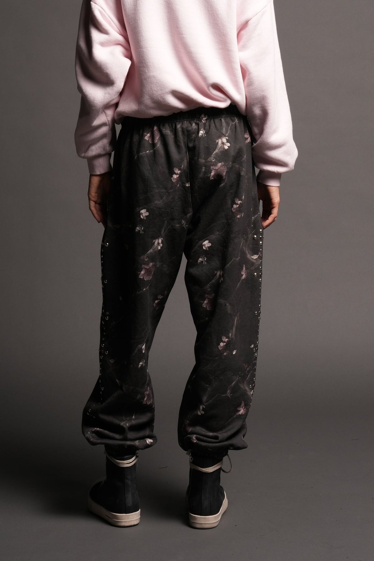 Wolves Heritage Lightweight Lounger Sweat Pants In All Of Us Camo - imagem 2
