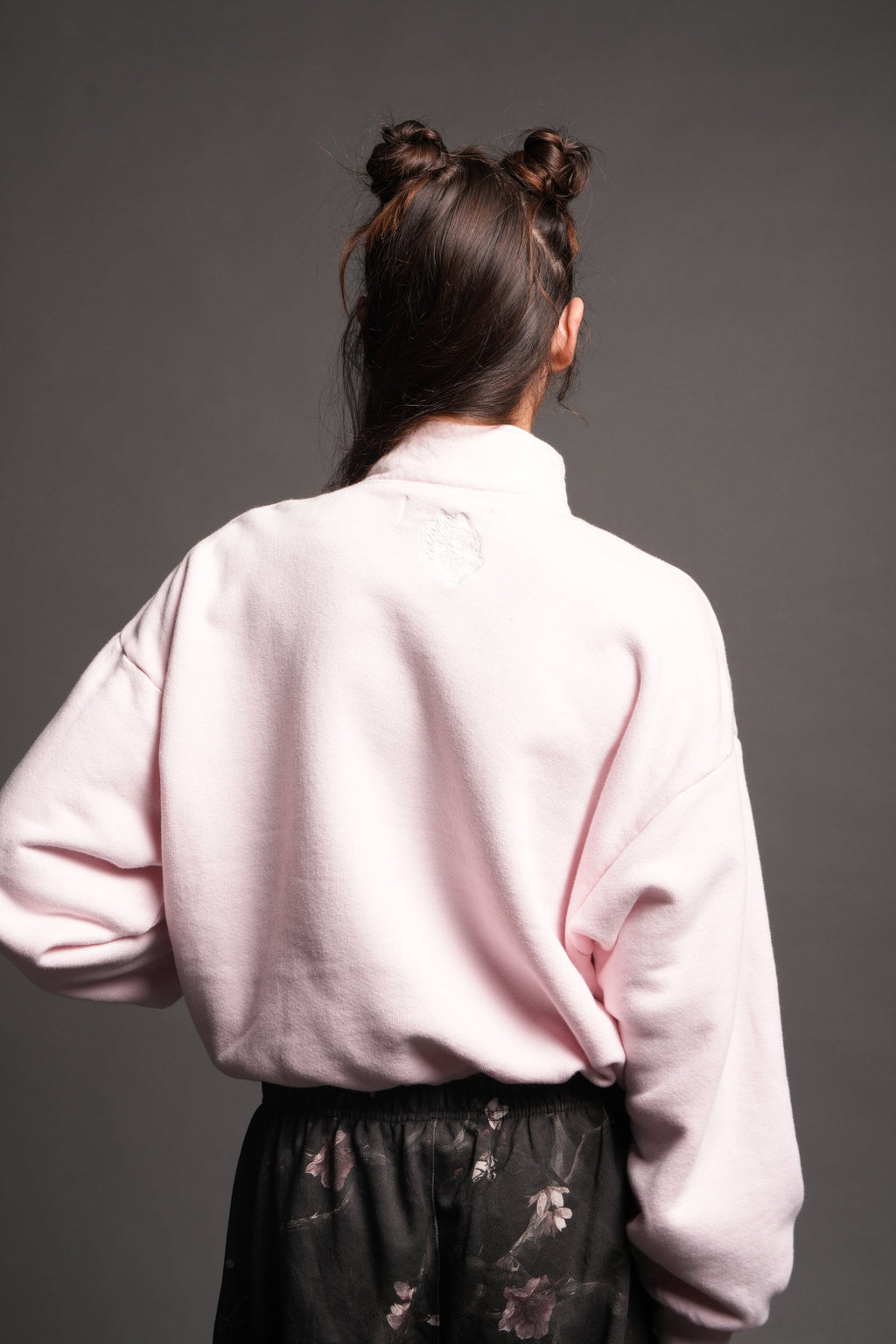 Stud Pyramid She Everson Mockneck Sweater In Blush Pink - imagem 2