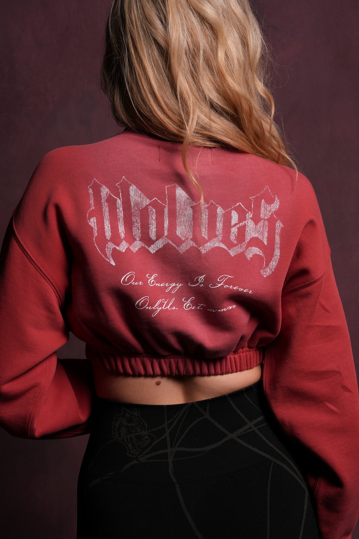Her Darcness "Gwen" (Cropped) Crewneck in Roman Red Tonal Sun Fade - imagem 10