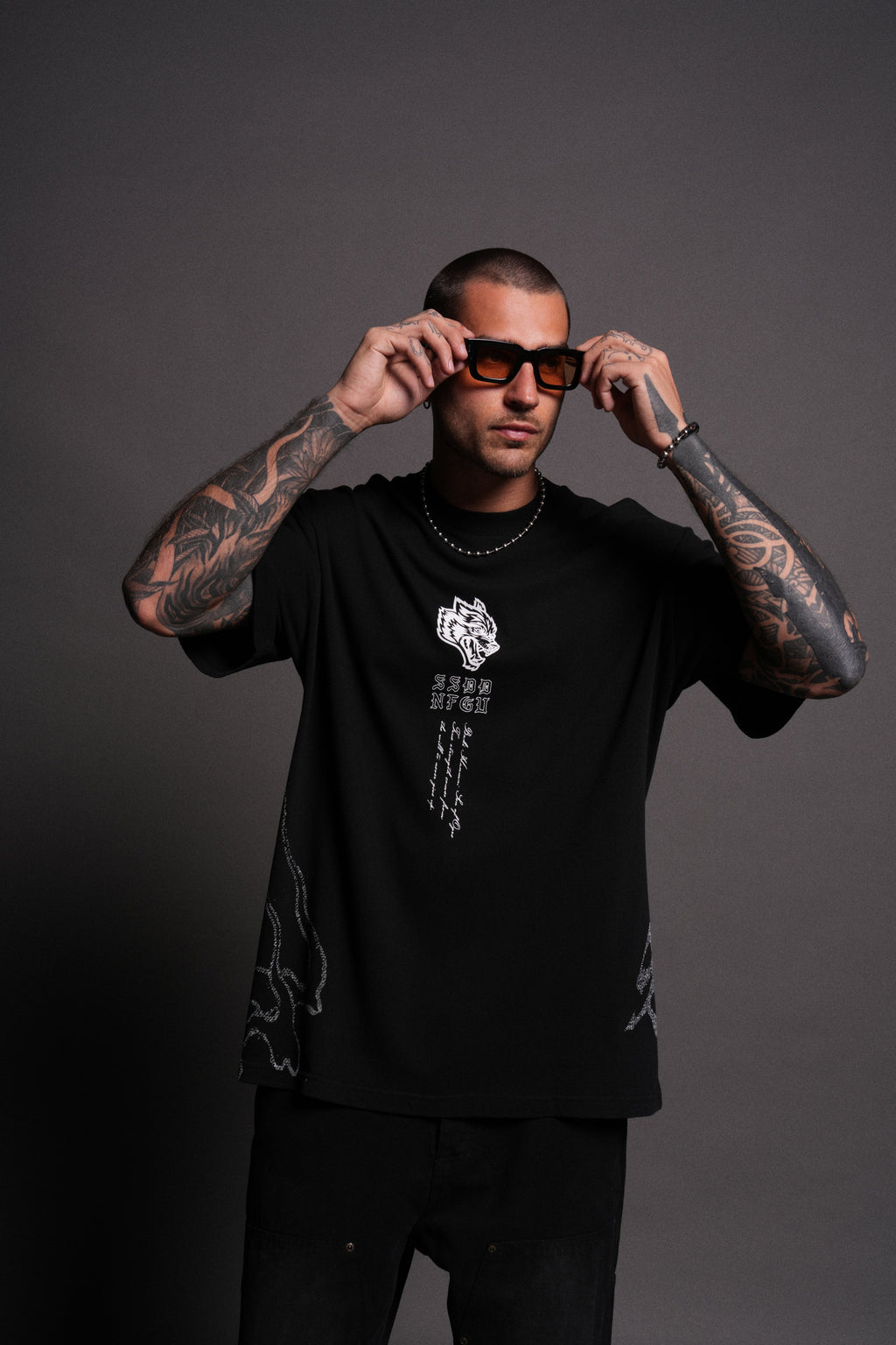 Apex Predator "Side By Side" Series Premium Oversized Tee in Black — imagem 2