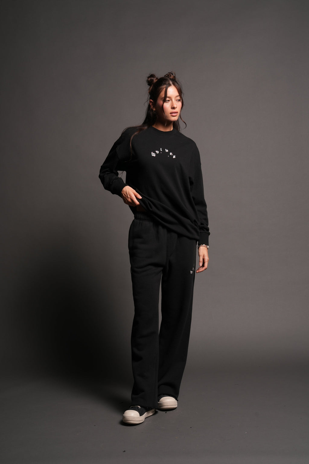 Sakura Pyramid Premium Ls Tee In Black — imagem 3