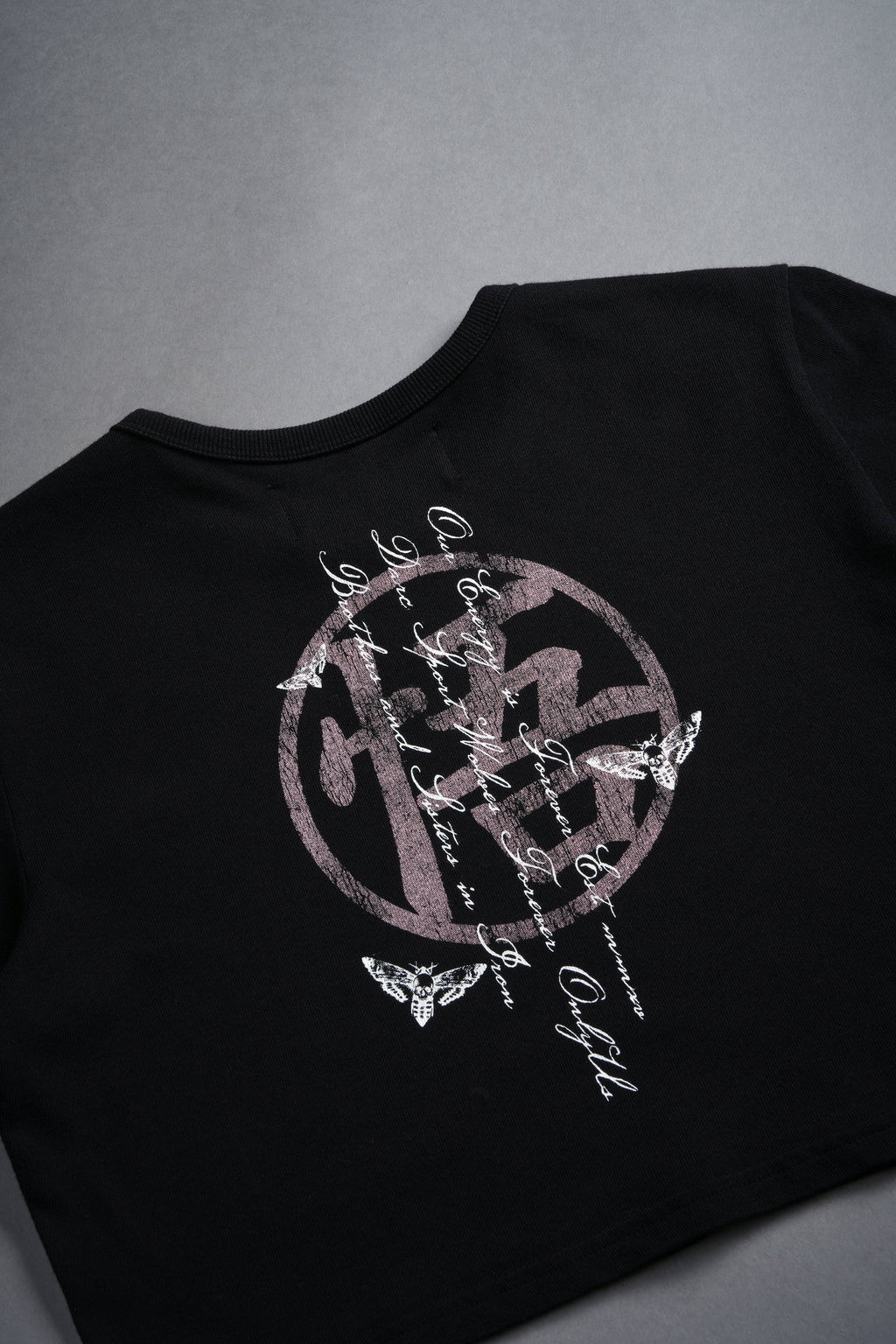 Go Wolves "Timeless" (Cropped) Tee in Black — imagem 5