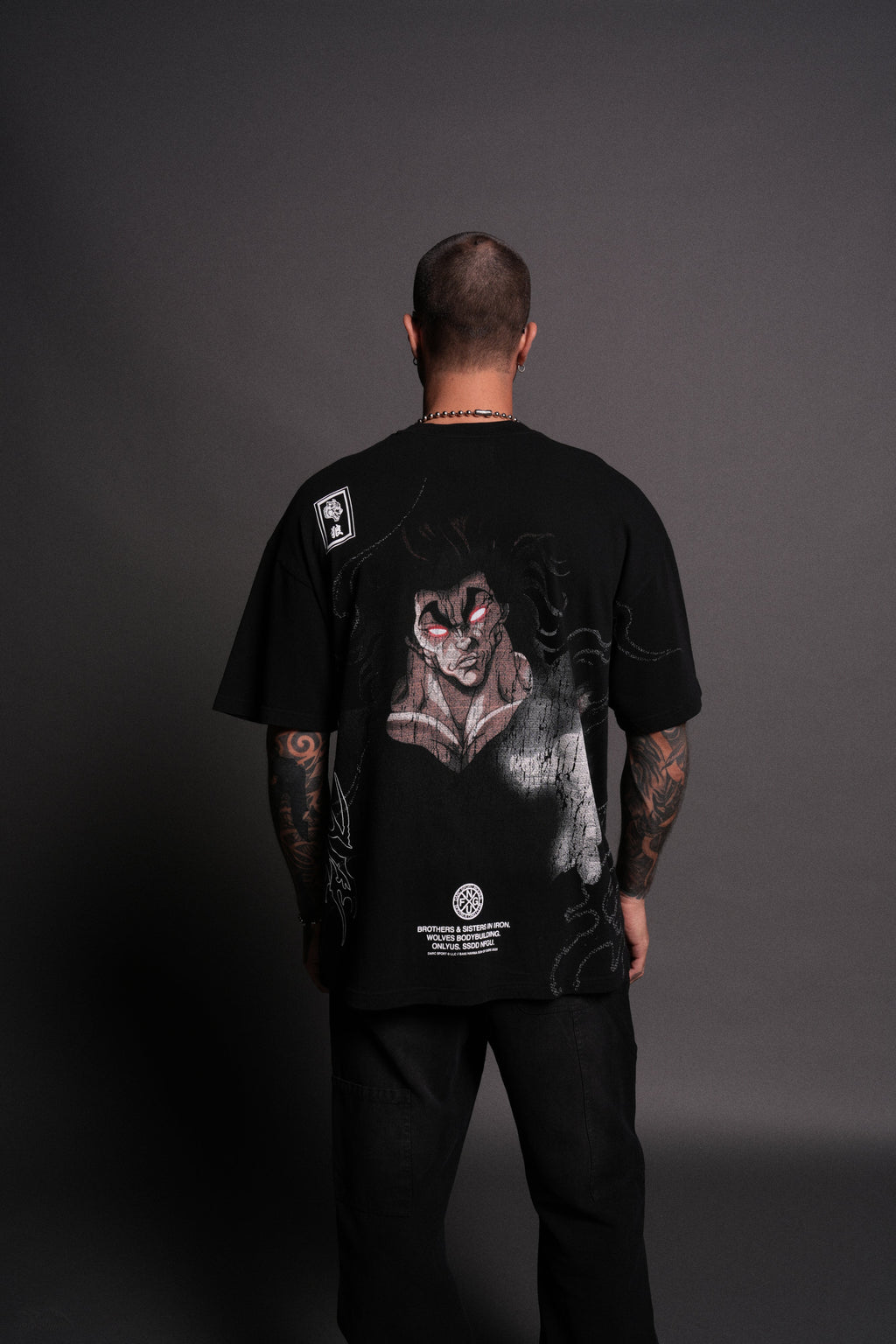 Yujiro Hanma "Side By Side" Series Premium Oversized Tee in Black — imagem 4