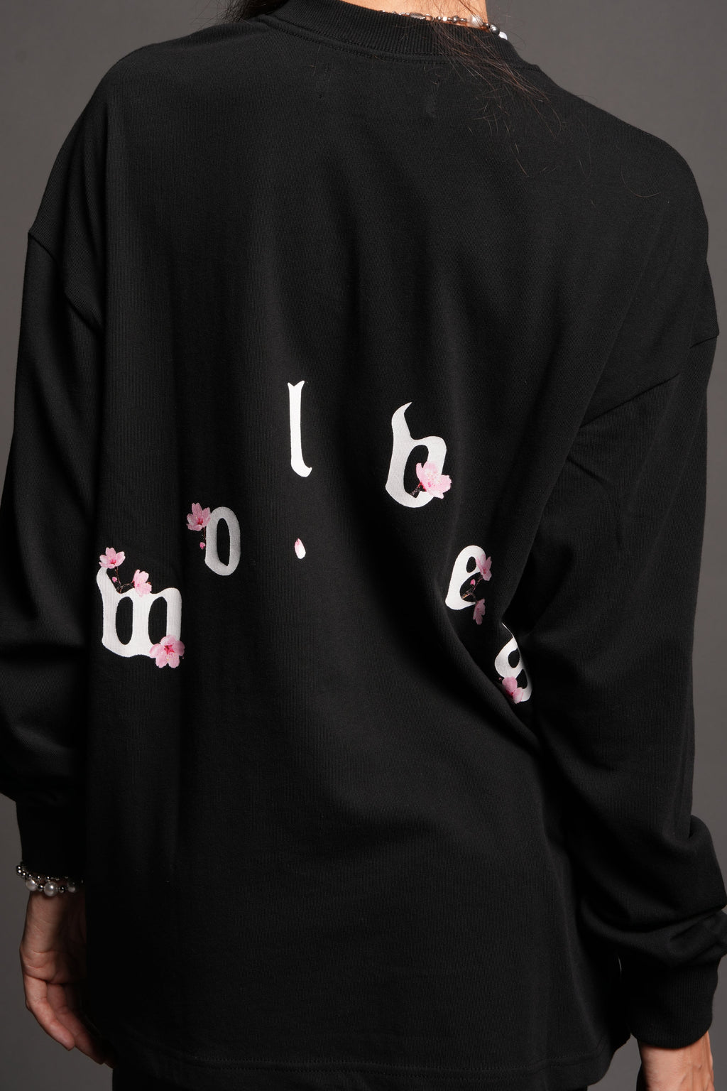Sakura Pyramid Premium Ls Tee In Black — imagem 6