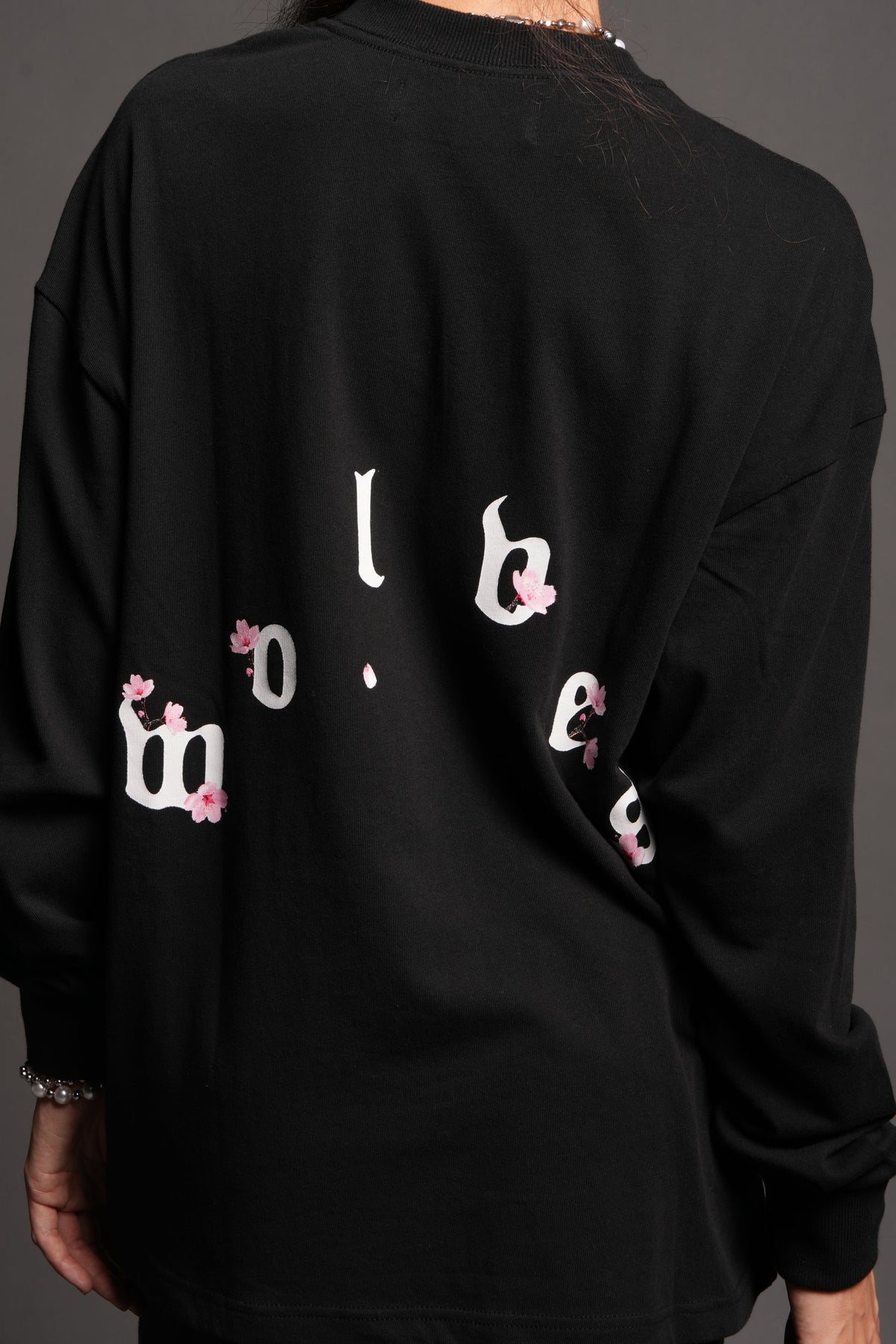 Sakura Pyramid Premium Ls Tee In Black — imagem 6