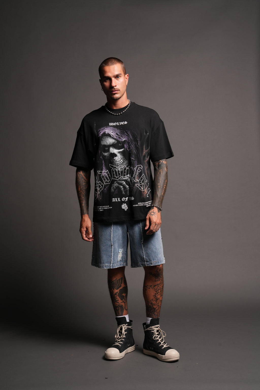 Wolves Heritage Distressed Denim Carpenter Shorts In Light Wash - imagem 6