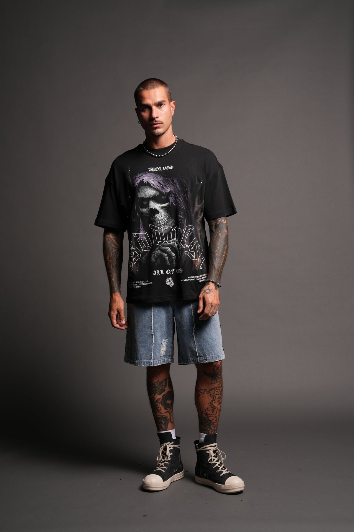 Wolves Heritage Distressed Denim Carpenter Shorts In Light Wash - imagem 6