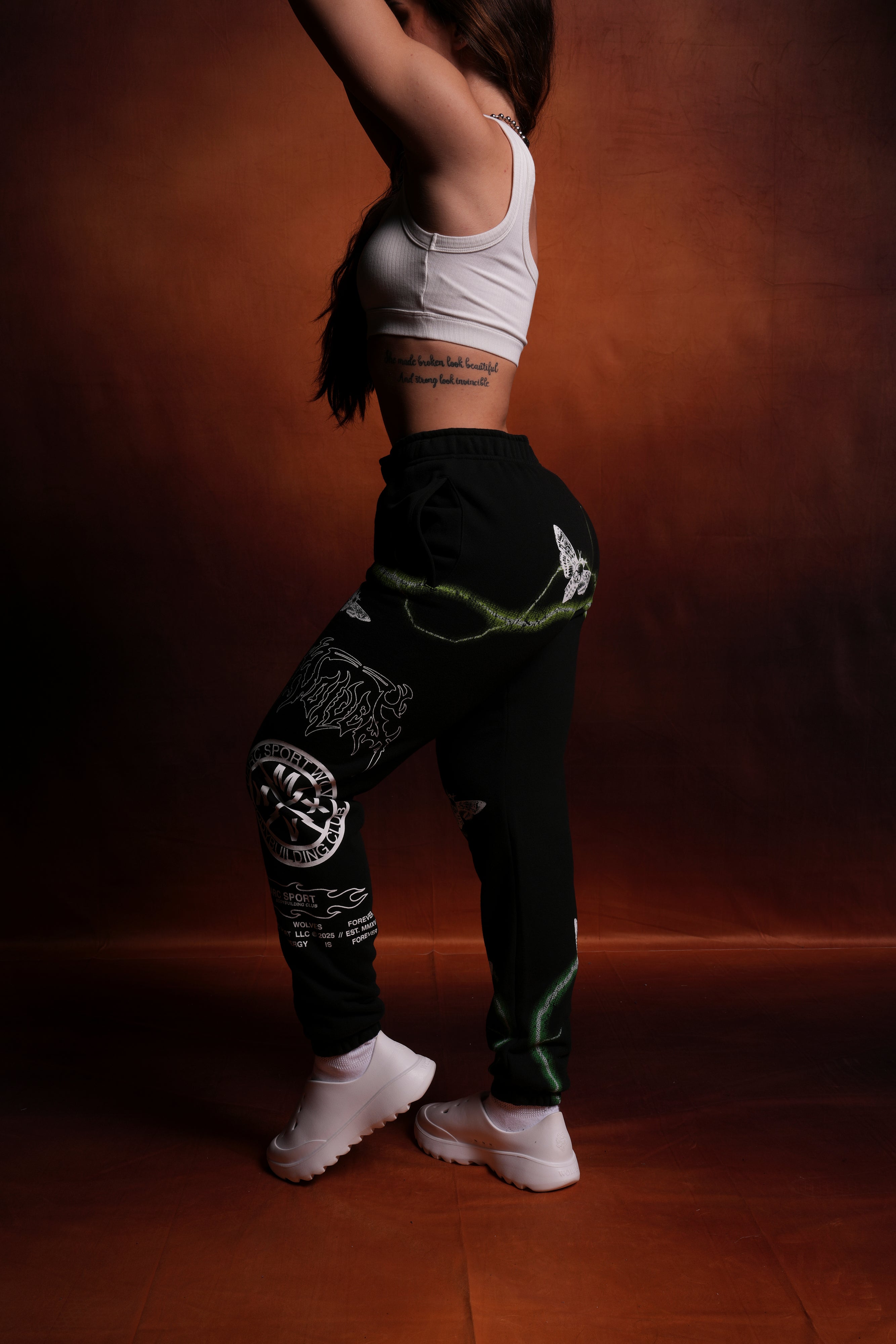 Charged Up She Post Lounge Sweats in Black — imagem 5