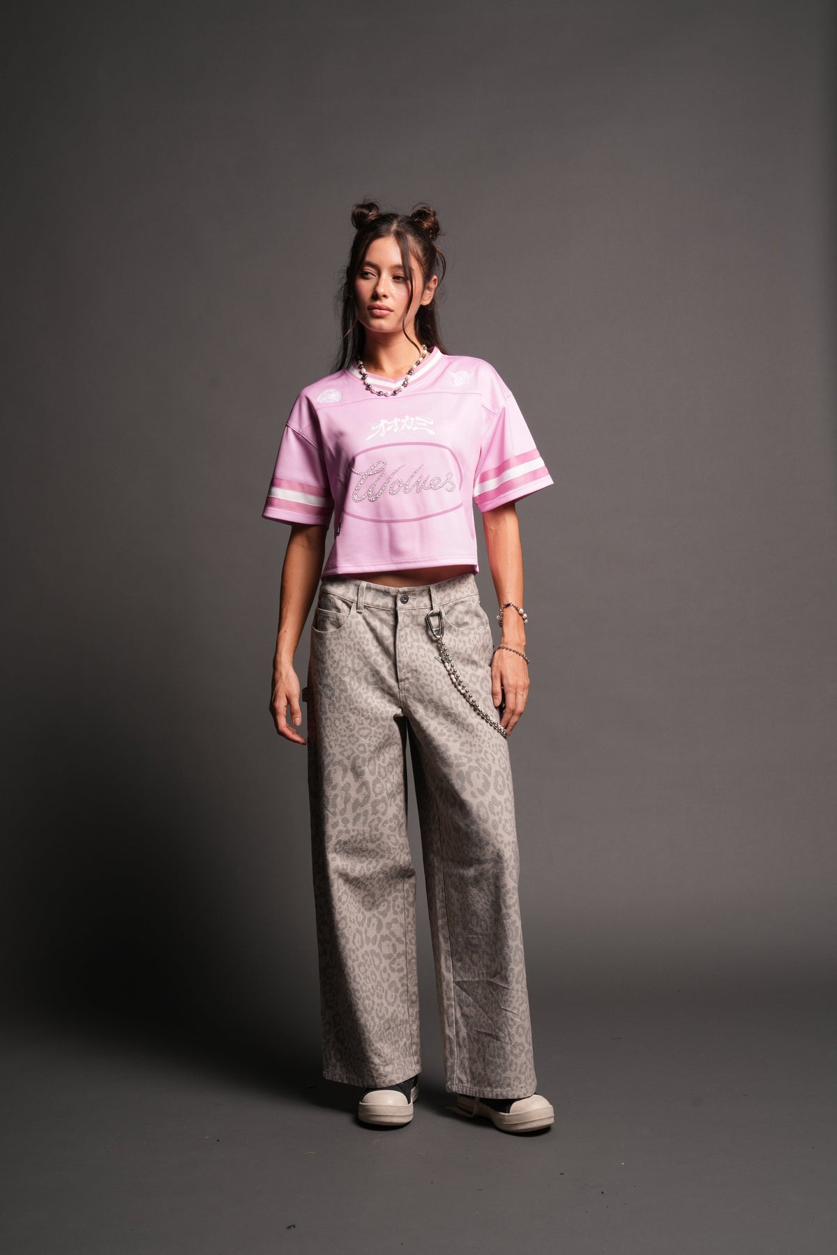 Honor She Football Crop Jersey in Cherry Blossom — imagem 3