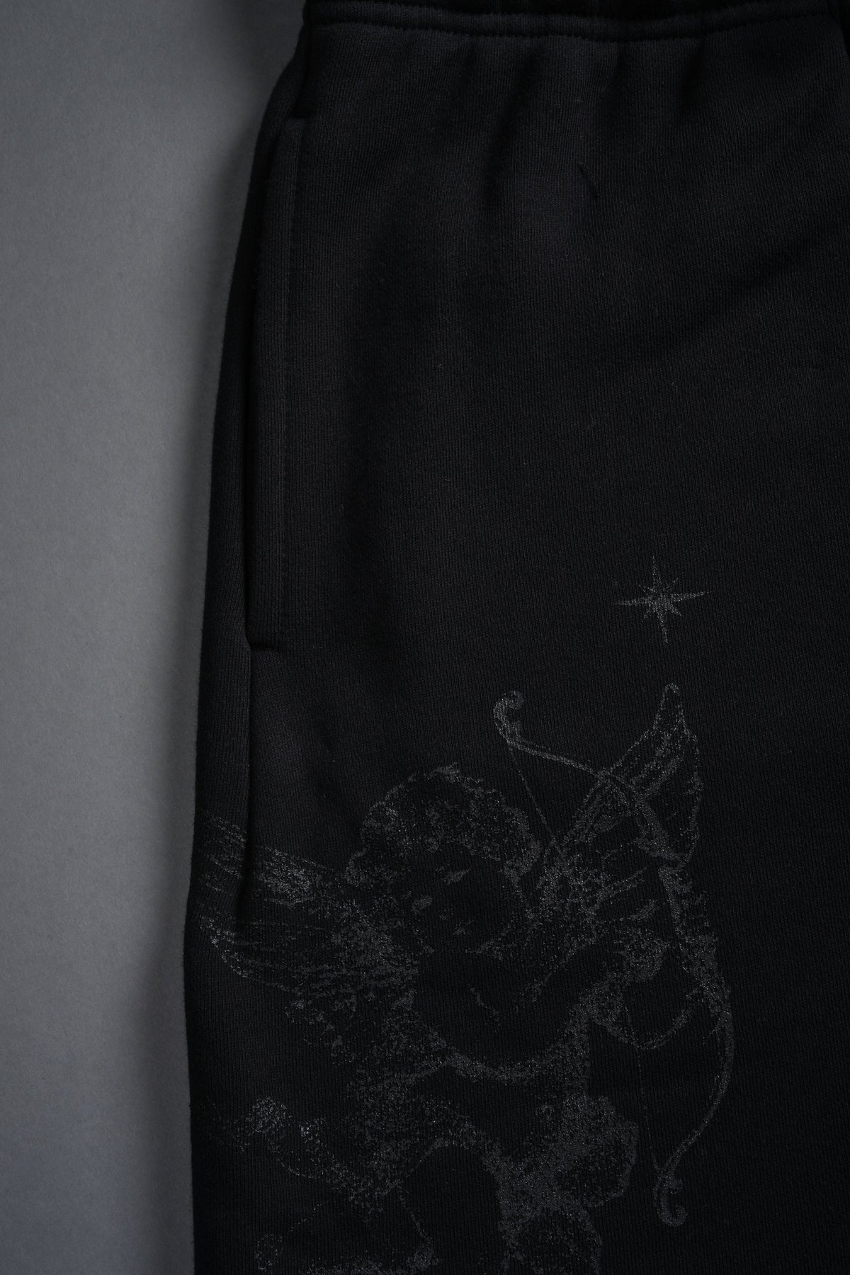 Fallen Cherub Oversized Post Lounge Sweat Shorts in Black - imagem 5