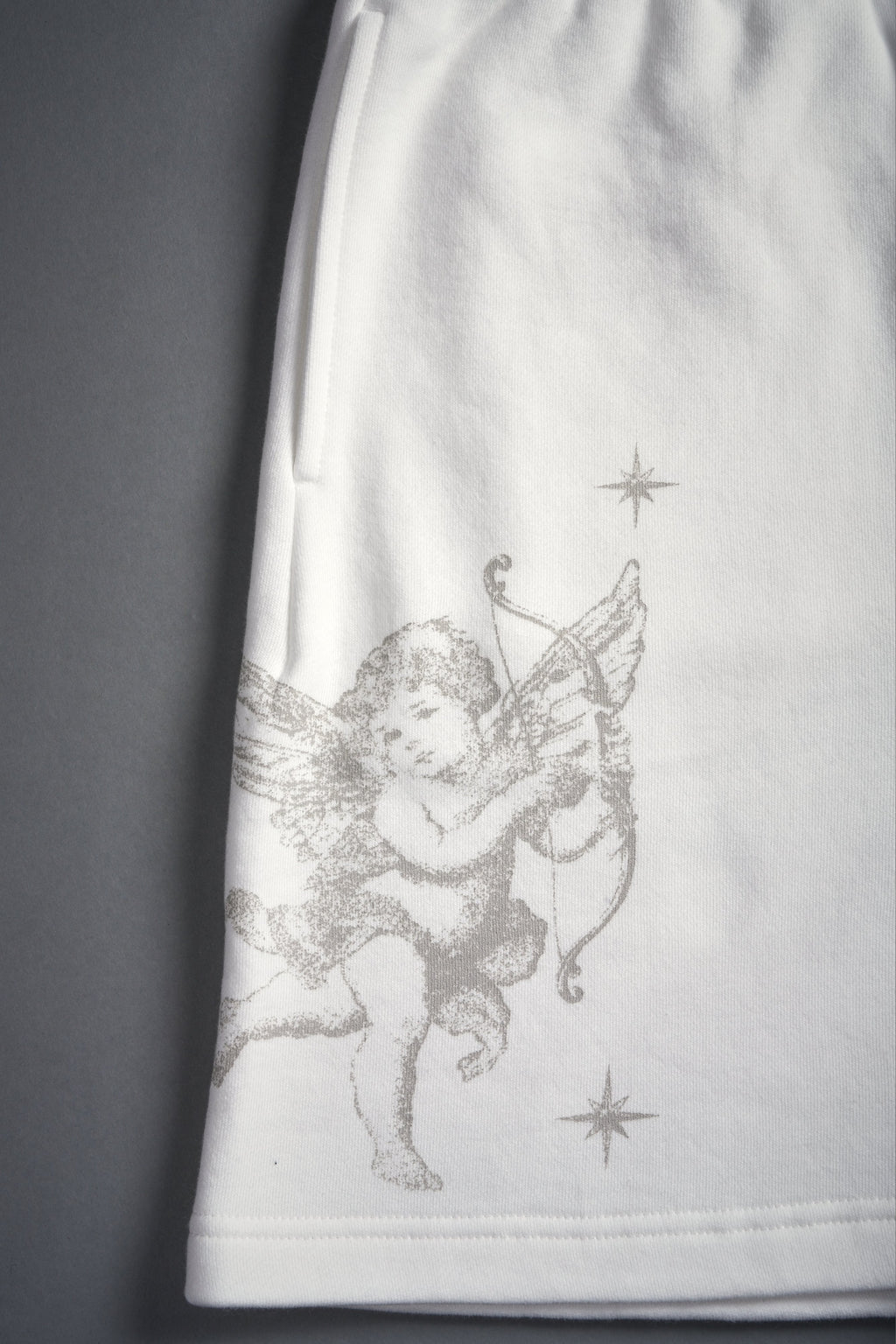 Fallen Cherub Oversized Post Lounge Sweat Shorts in Cream — imagem 5