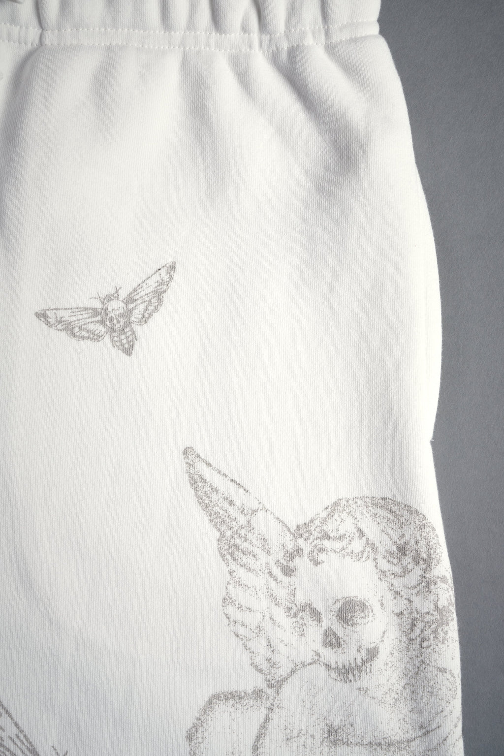 Fallen Cherub Oversized Post Lounge Sweat Shorts in Cream — imagem 6