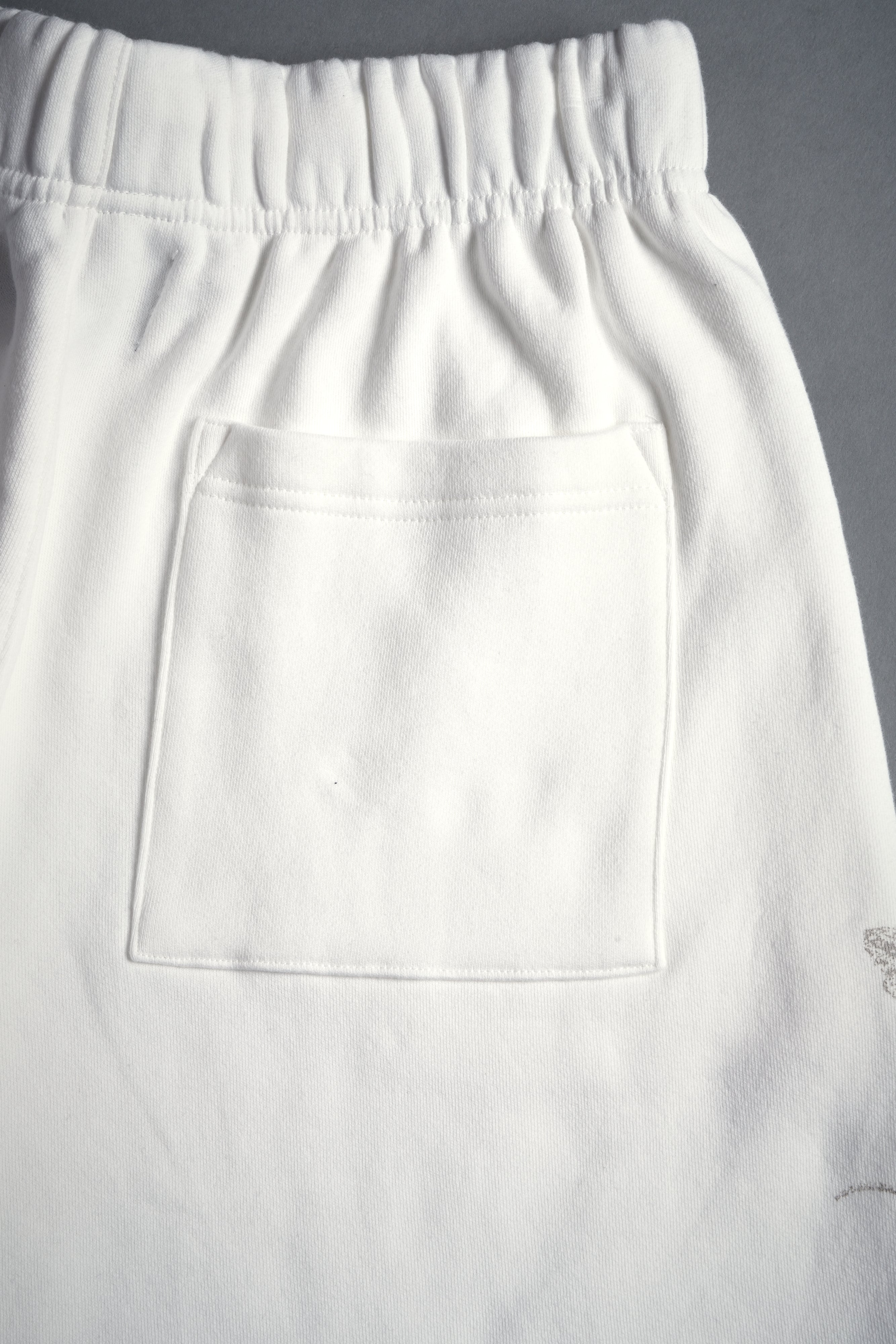 Fallen Cherub Oversized Post Lounge Sweat Shorts in Cream — imagem 8