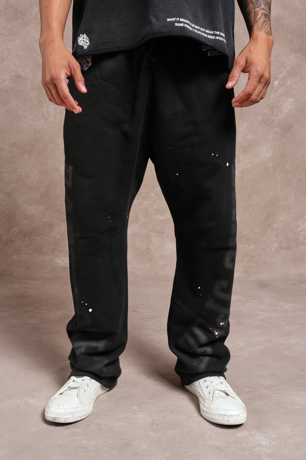 Darc Sport Athletic Club Bigelow Sweat Pants in Black Drift Wash — imagem principal