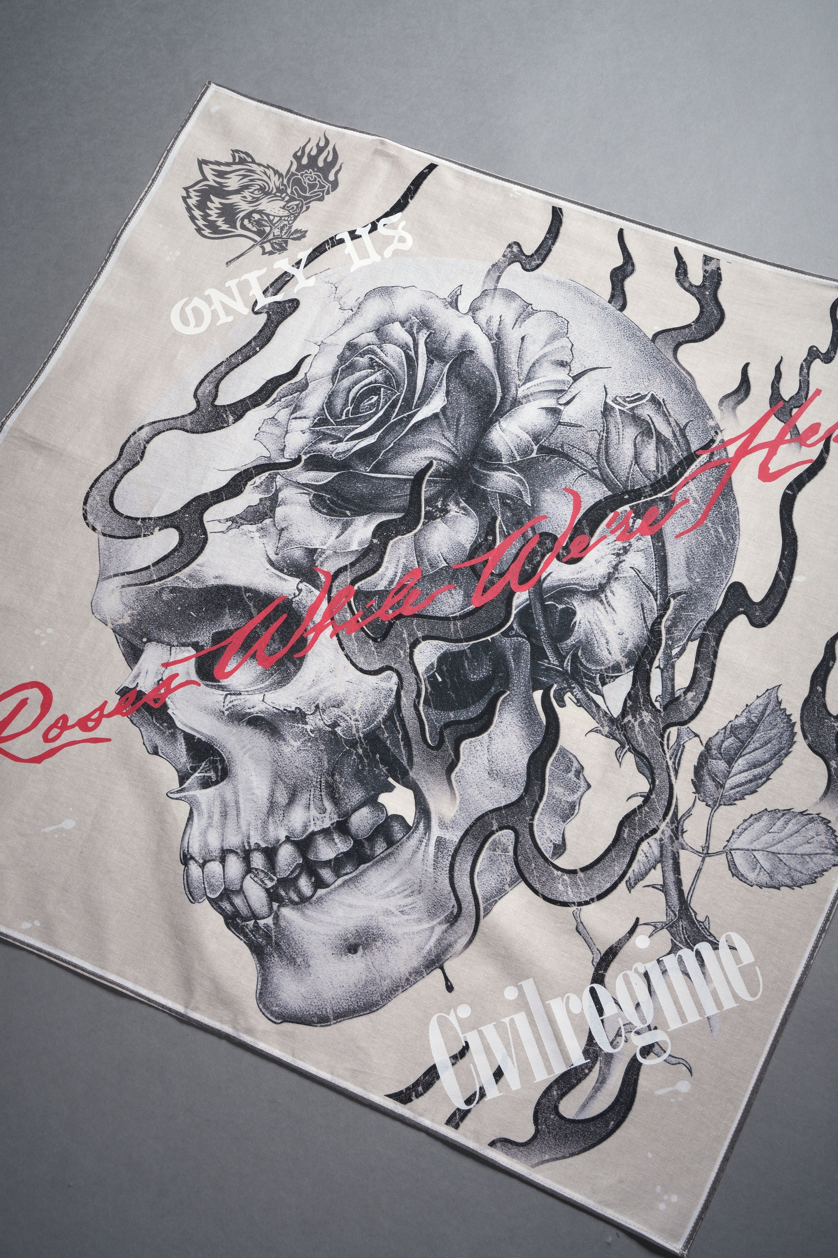 Mori Among Roses Bandana in Cream — imagem 2