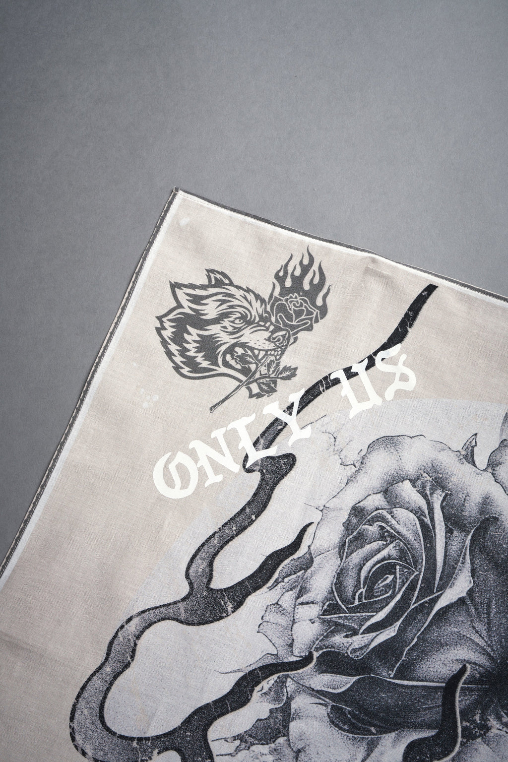 Mori Among Roses Bandana in Cream — imagem 4