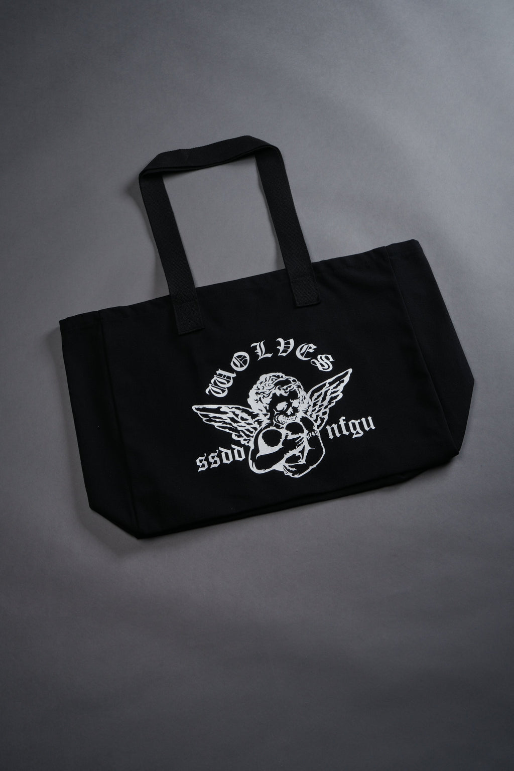 Shielded Heart Canvas Tote Bag in Black — imagem 3