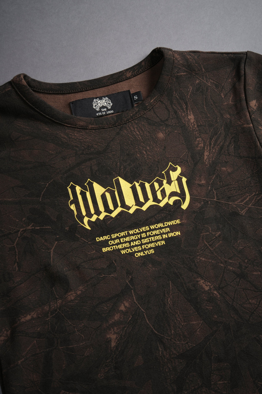 Never Back Down "Baby" Tee in Brown Driftwood Forest Camo — imagem 7