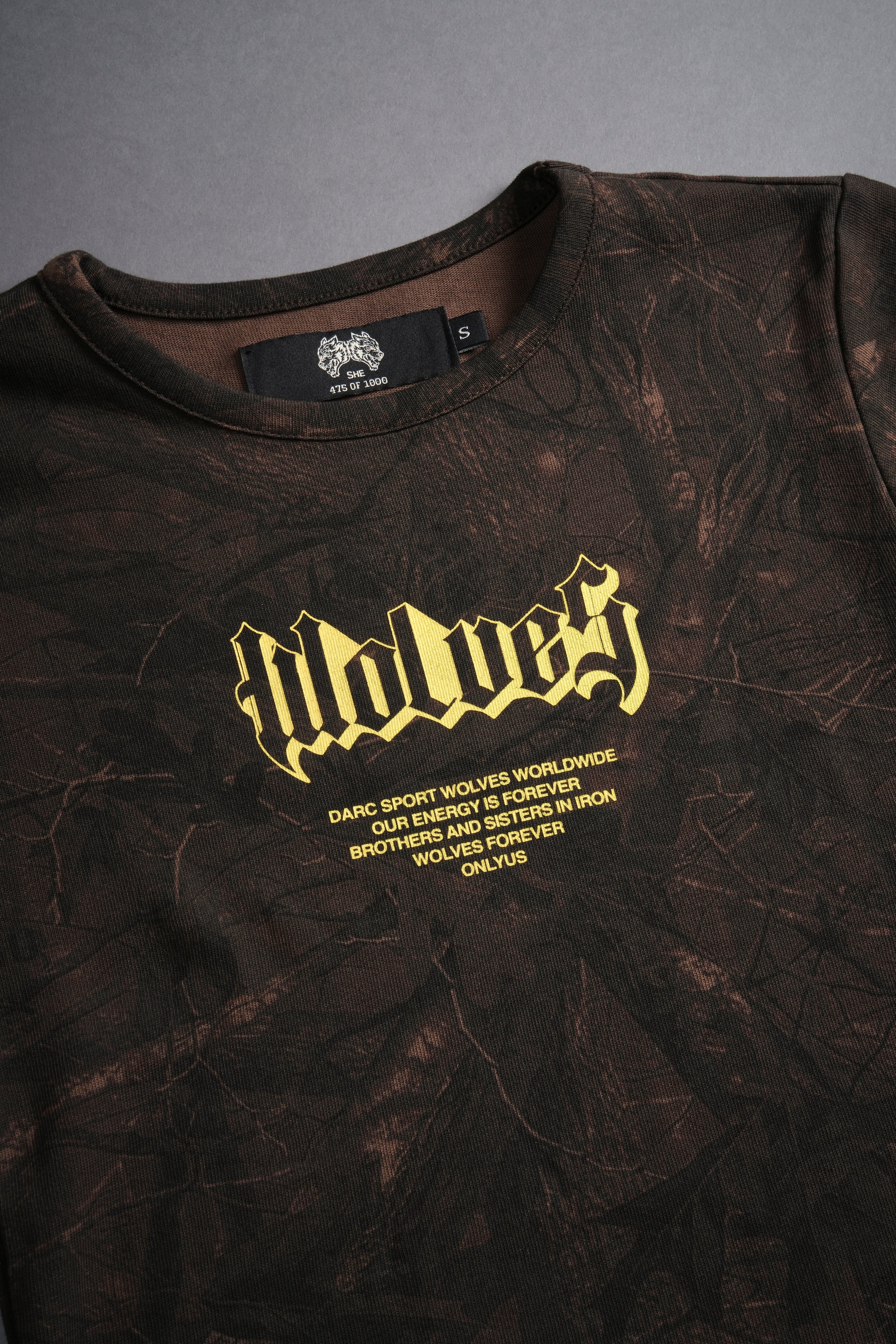 Never Back Down "Baby" Tee in Brown Driftwood Forest Camo — imagem 7