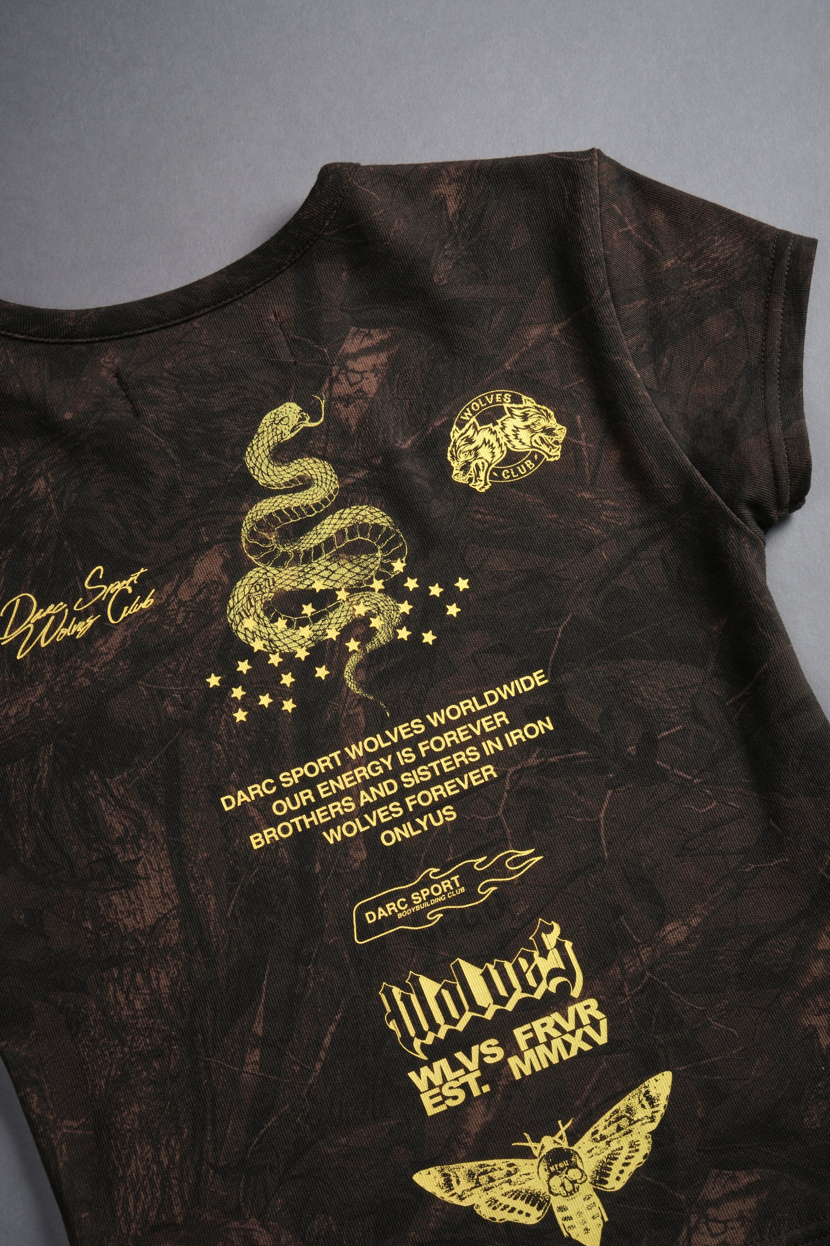 Never Back Down "Baby" Tee in Brown Driftwood Forest Camo — imagem 6
