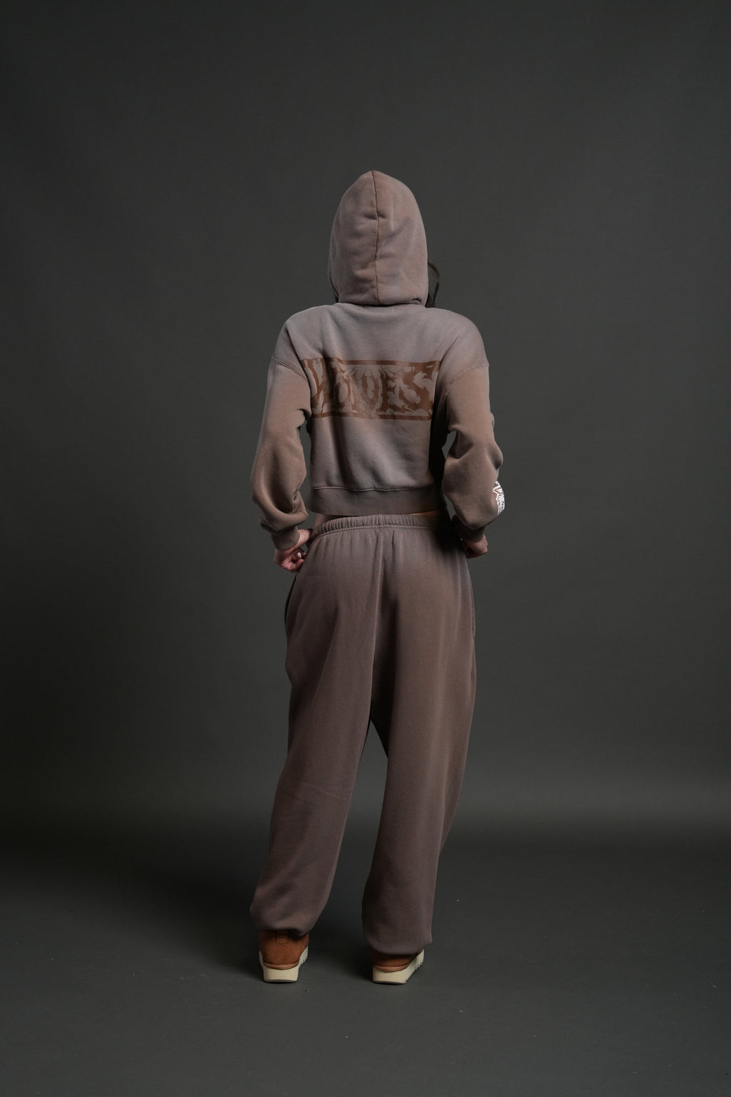 Midnight Wolves "Sage" Cropped Zip Hoodie in Mojave Brown Drift Wash — imagem 4