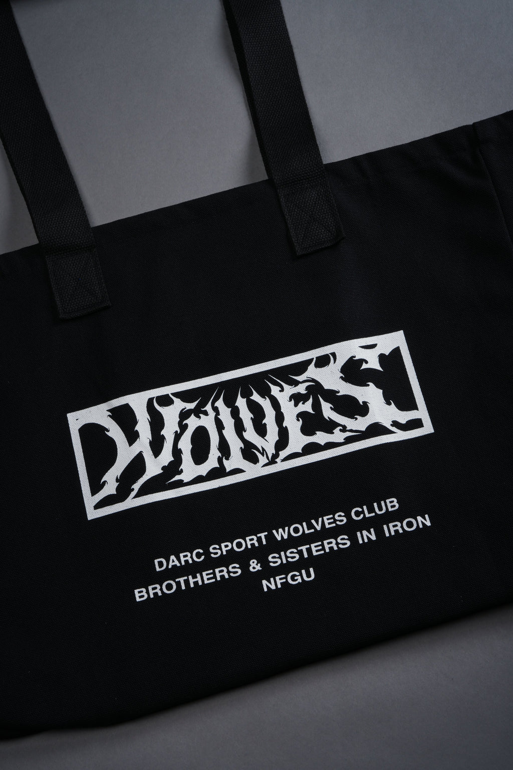 Shielded Heart Canvas Tote Bag in Black — imagem 6