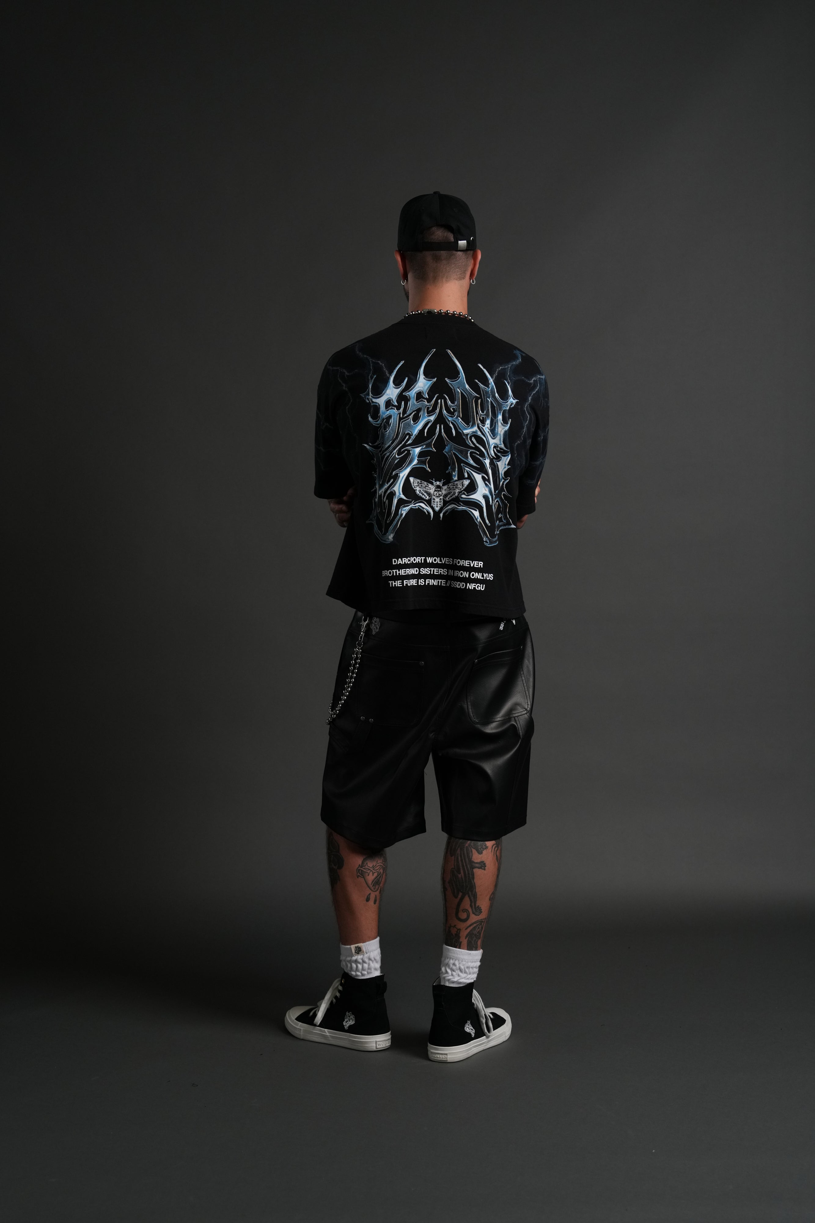 Lightning Strike Grunge "Box Cut" Tee in Black — imagem 6