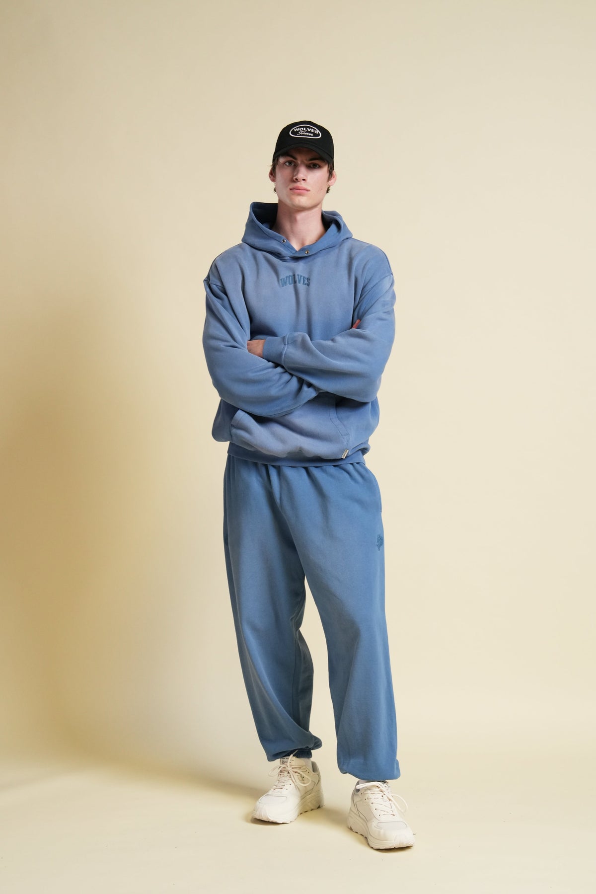 Loyalty Forever "Pierce" Hoodie in Catalina Blue Sun Fade — imagem 5