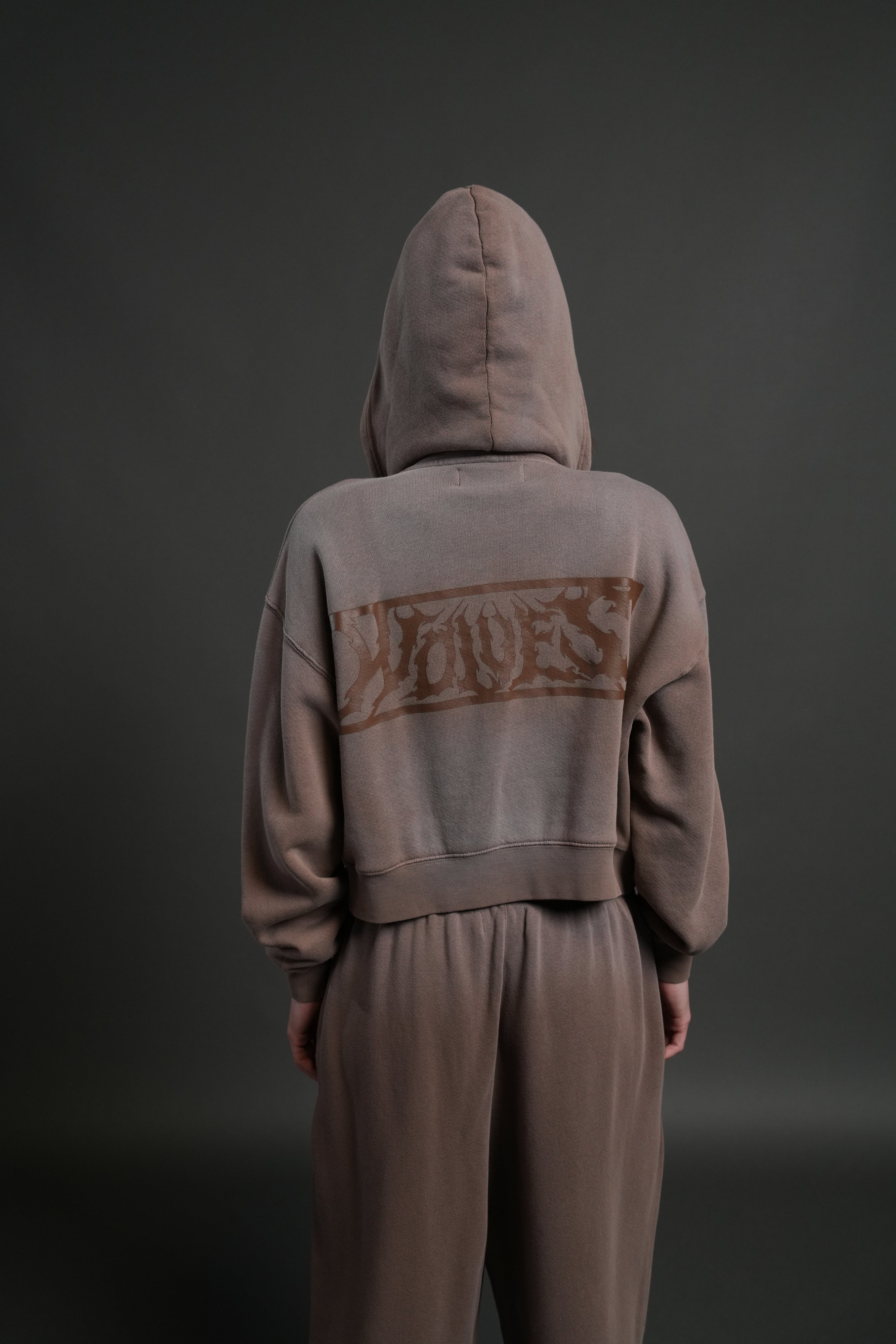 Midnight Wolves "Sage" Cropped Zip Hoodie in Mojave Brown Drift Wash — imagem 2