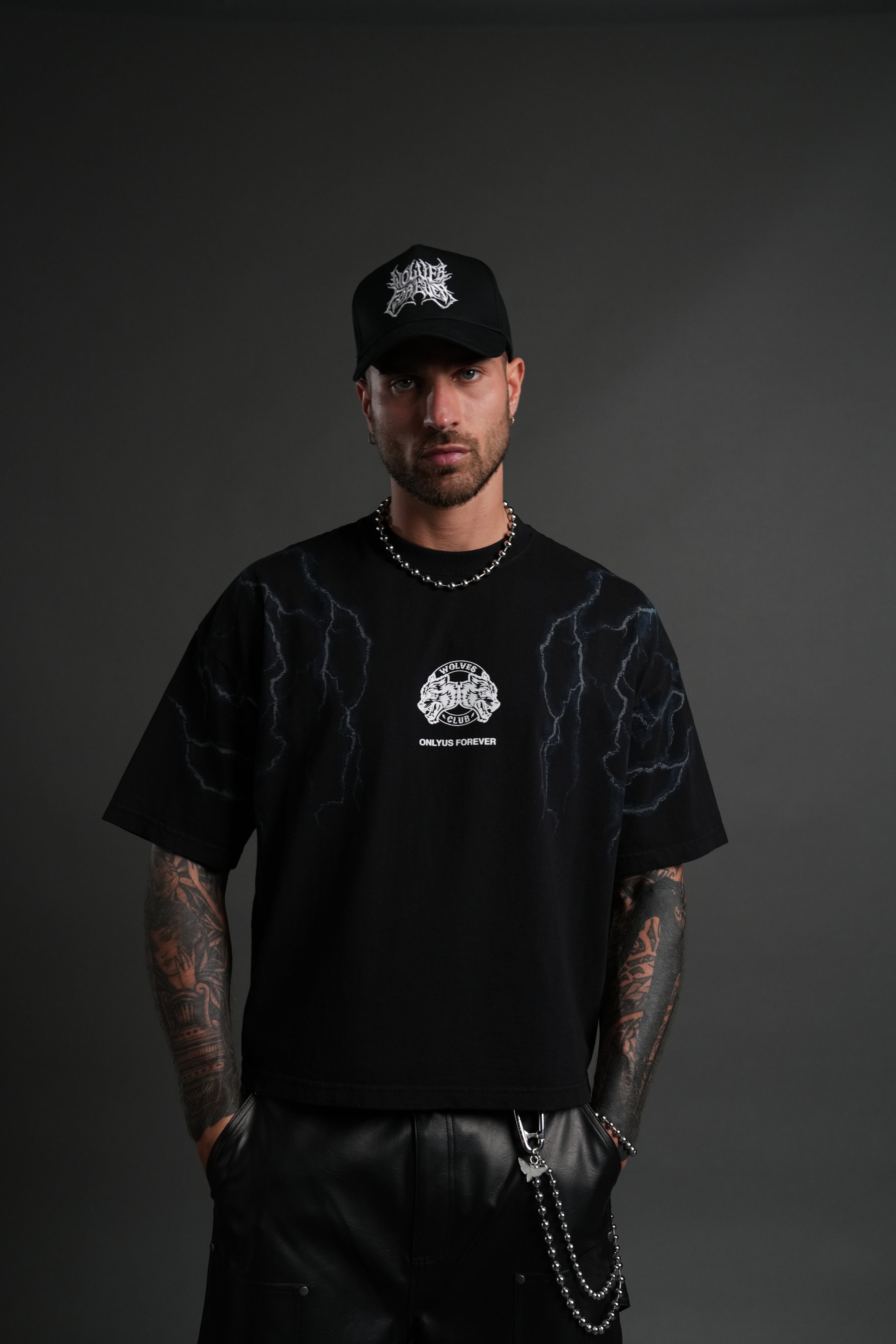 Lightning Strike Grunge "Box Cut" Tee in Black — imagem 2