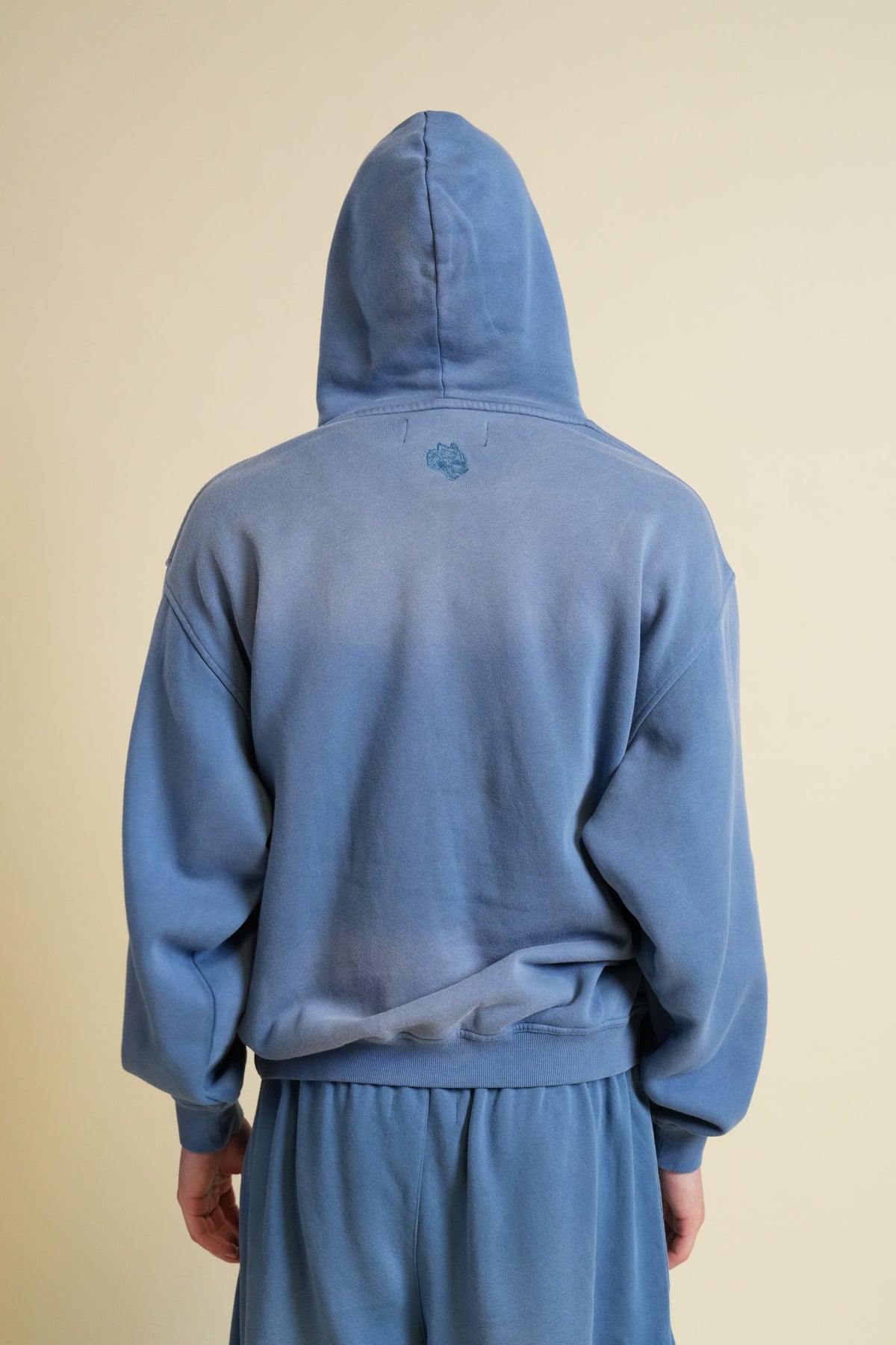 Loyalty Forever "Pierce" Hoodie in Catalina Blue Sun Fade — imagem 2