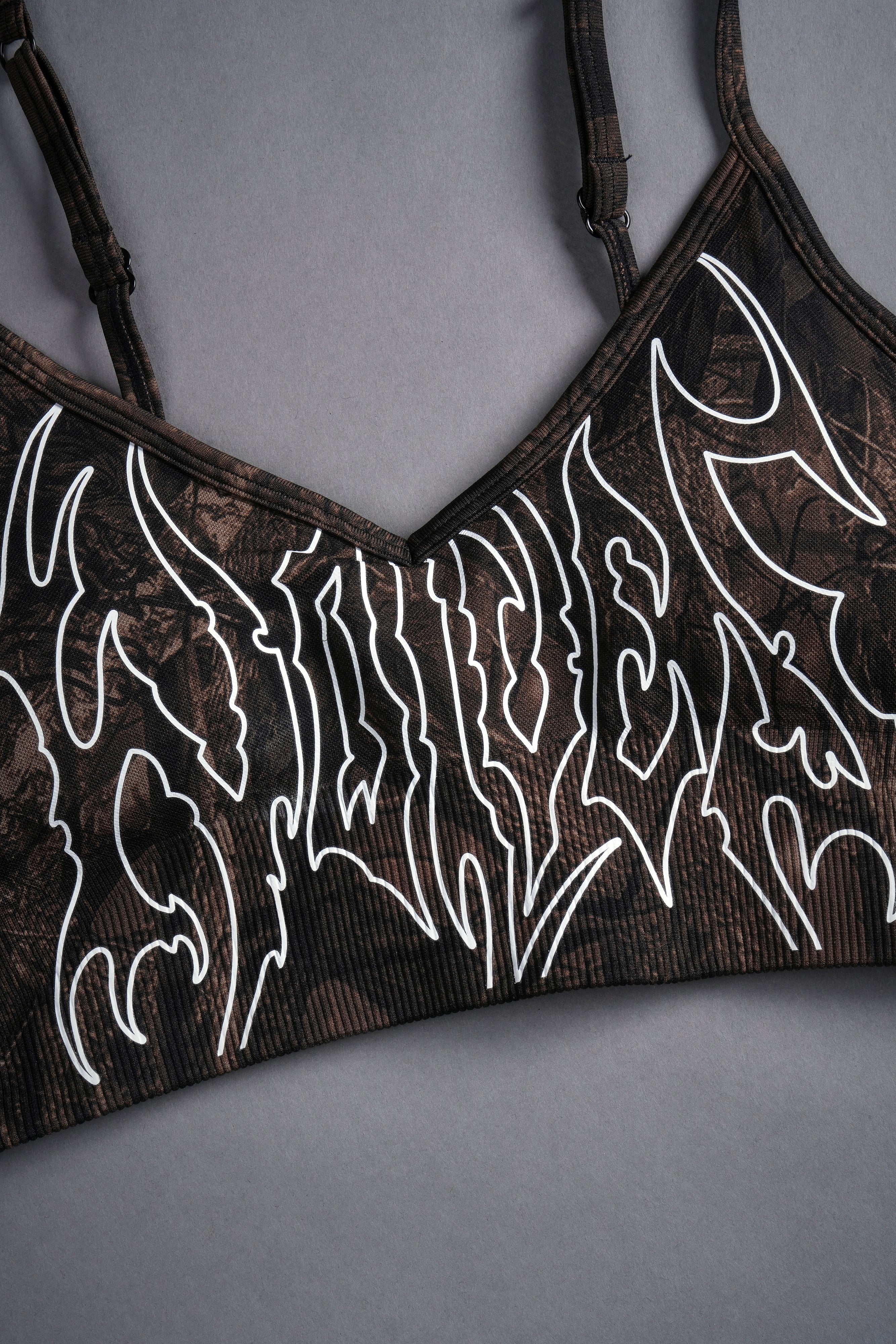 Hesh Forever "Everson Seamless" Sports Bra in Brown Driftwood Forest Camo — imagem 8