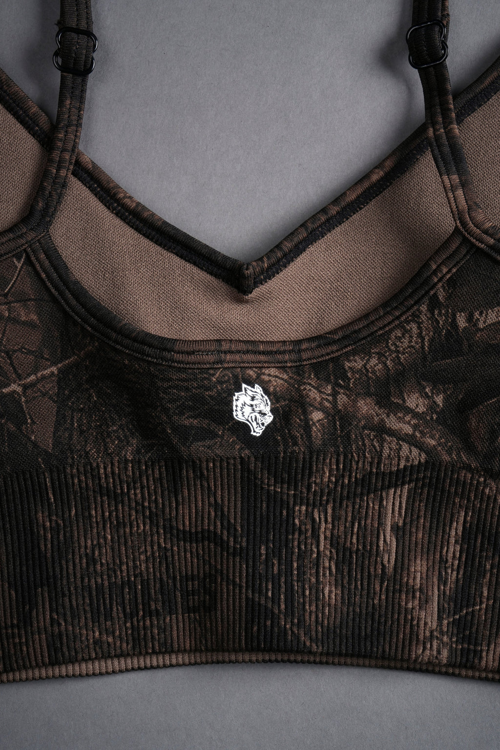 Hesh Forever "Everson Seamless" Sports Bra in Brown Driftwood Forest Camo — imagem 9