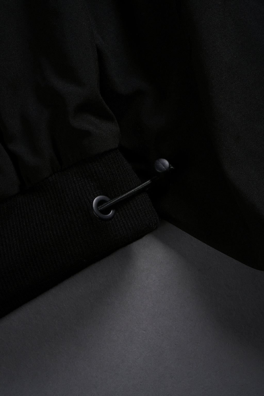 Roses While We're Here Cropped Zip Mockneck Sweater in Black - imagem 4