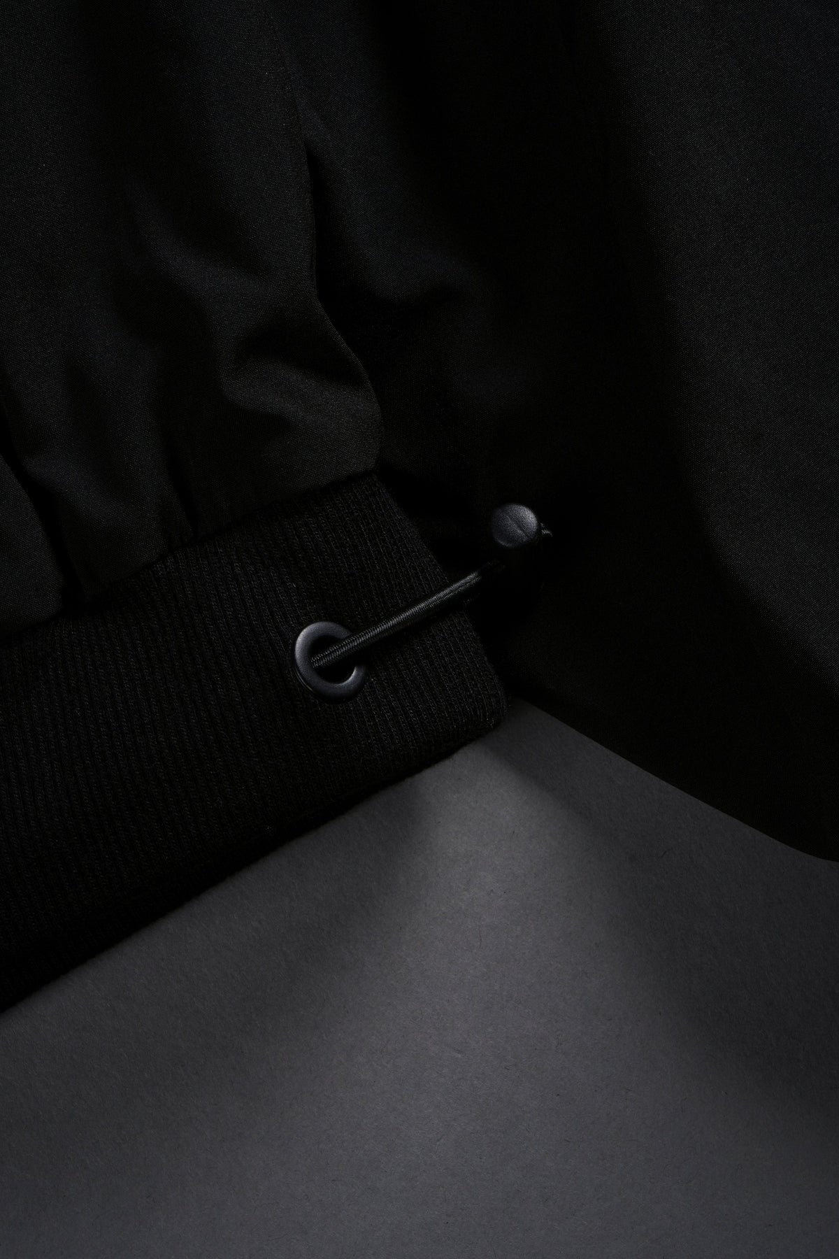 Roses While We're Here Cropped Zip Mockneck Sweater in Black - imagem 4