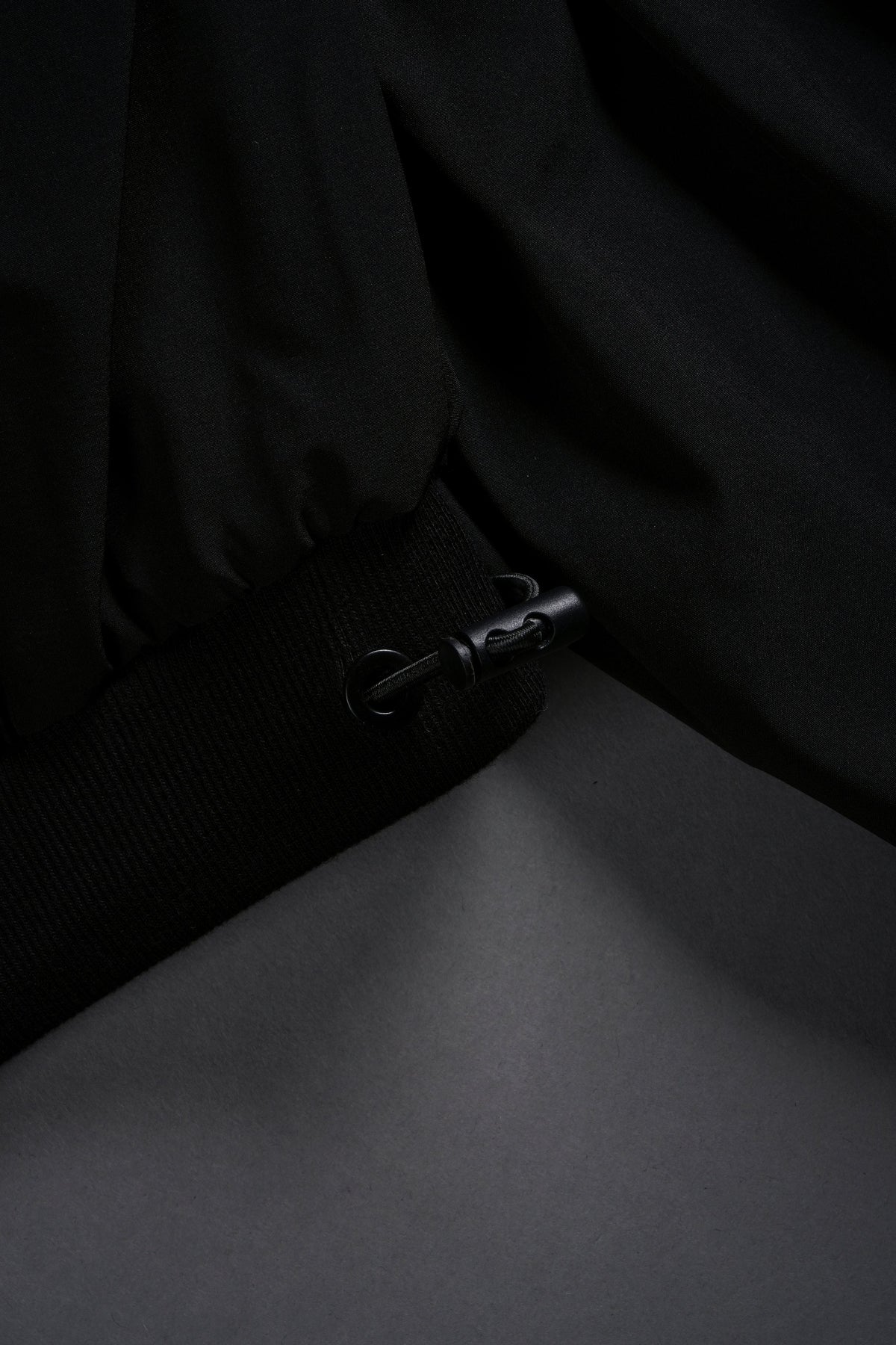 Roses While We're Here Cropped Zip Mockneck Sweater in Black - imagem 5
