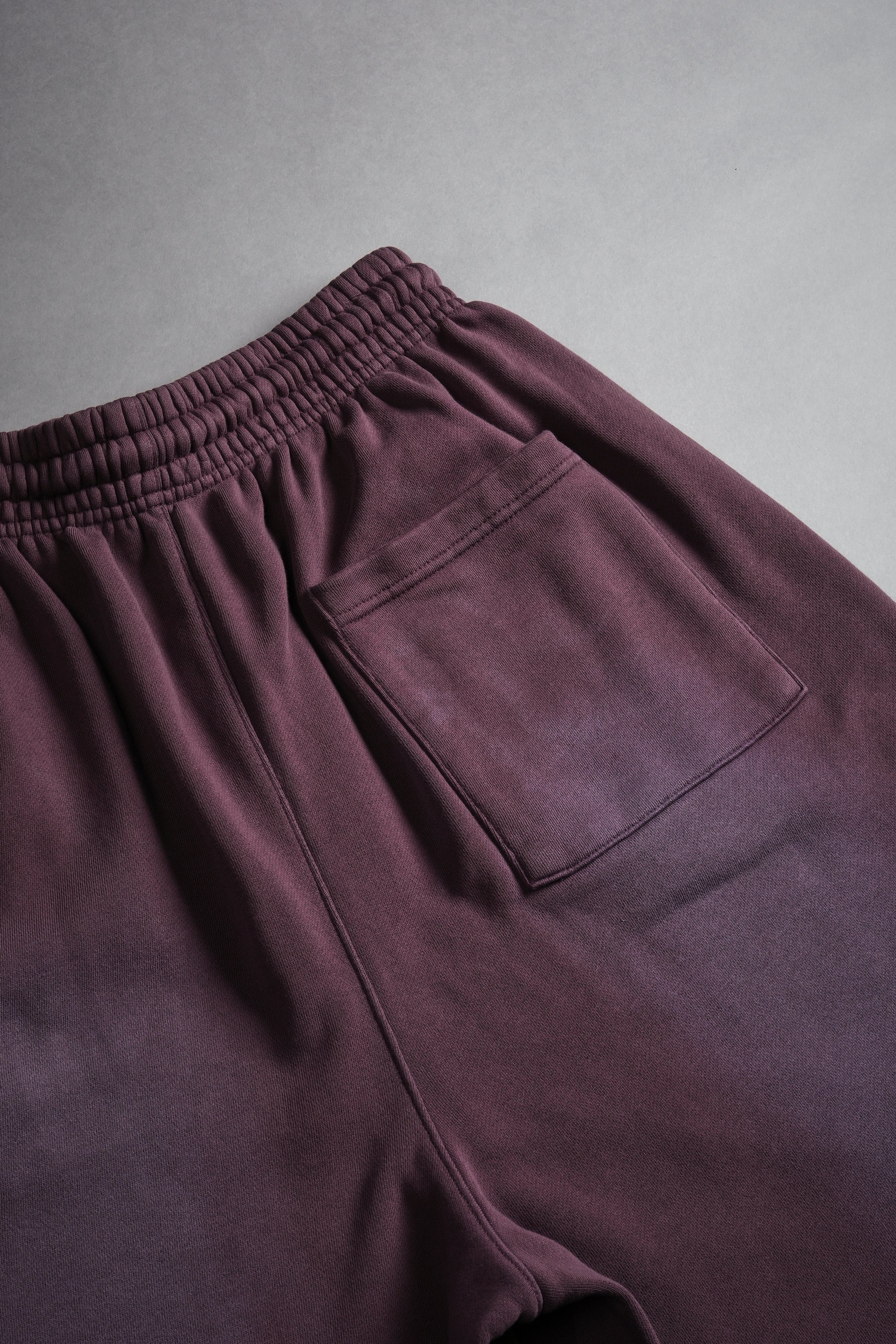 Dual Oversized Osiris Sweat Shorts in Darc Purple Sun Fade — imagem 7