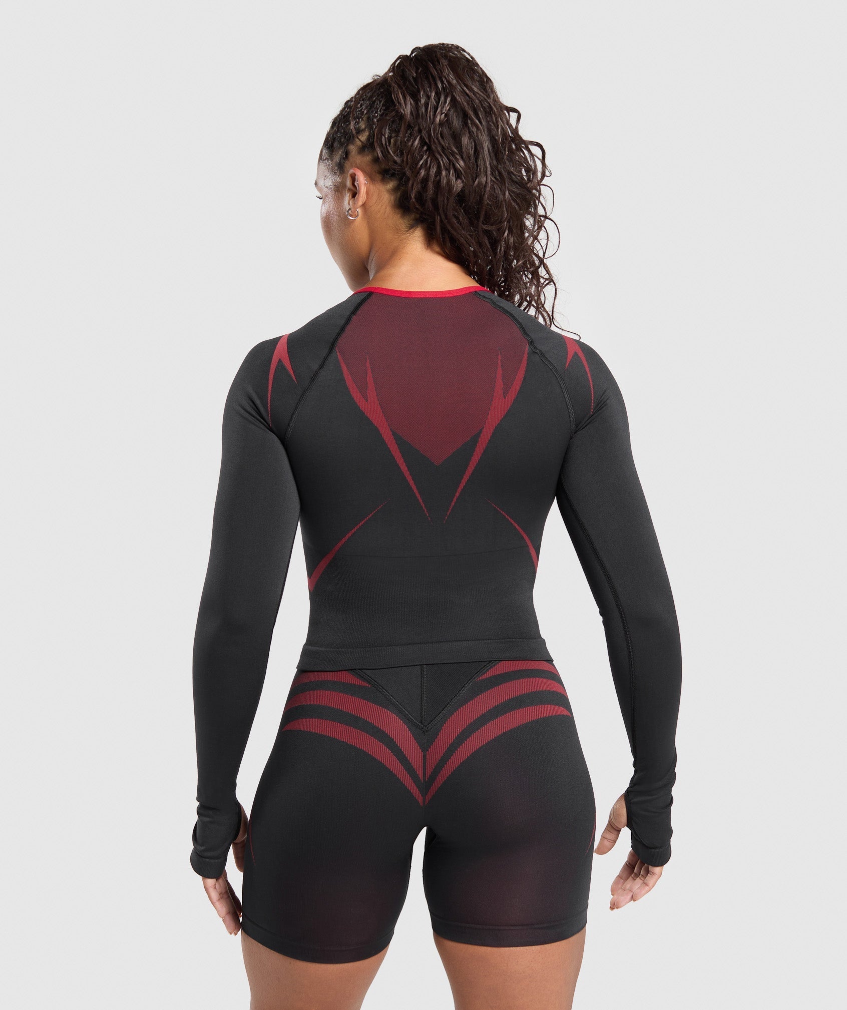Apex Lift Seamless Long Sleeve Crop Top - Black/Carmine Red — imagem 2