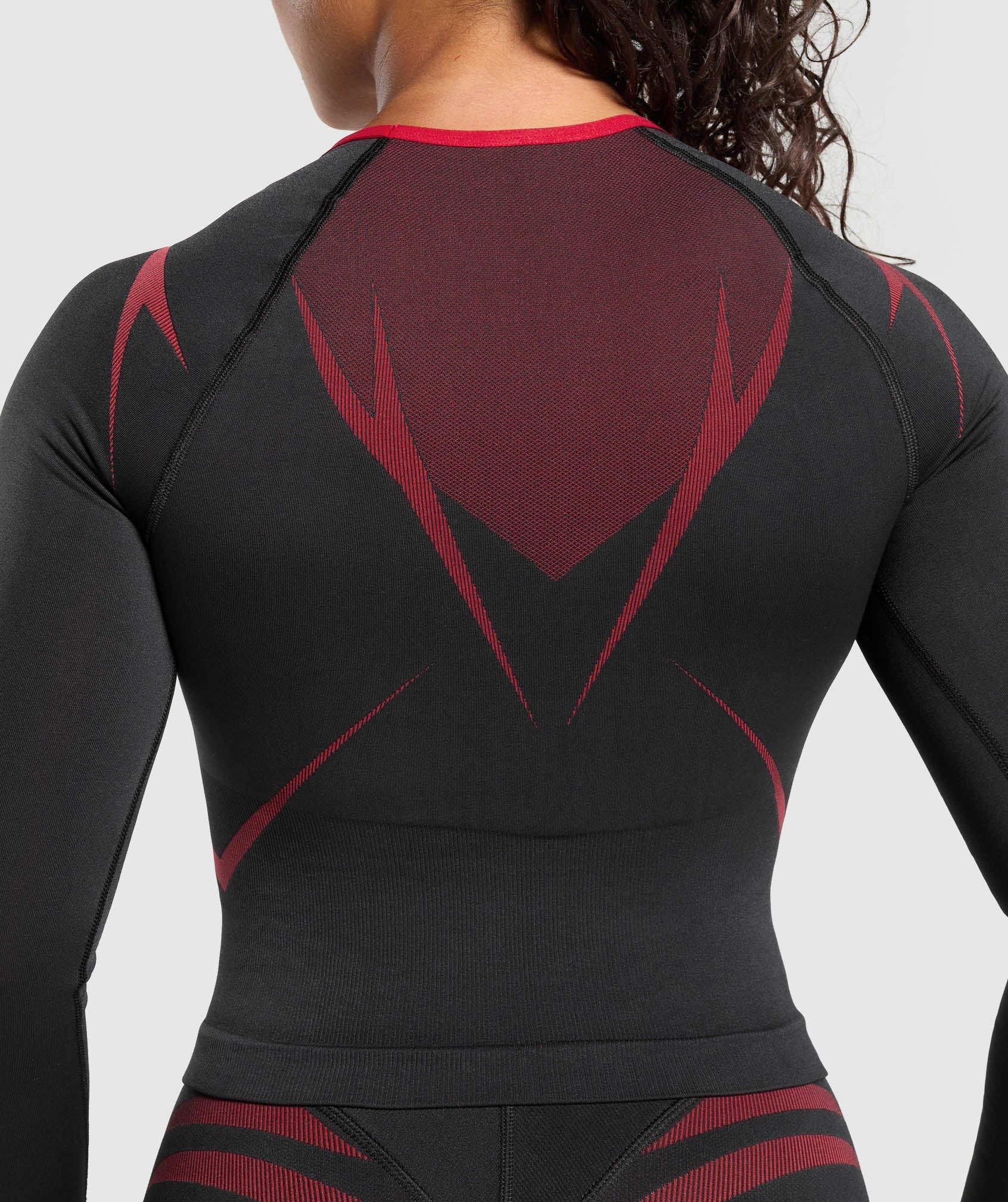 Apex Lift Seamless Long Sleeve Crop Top - Black/Carmine Red — imagem 6