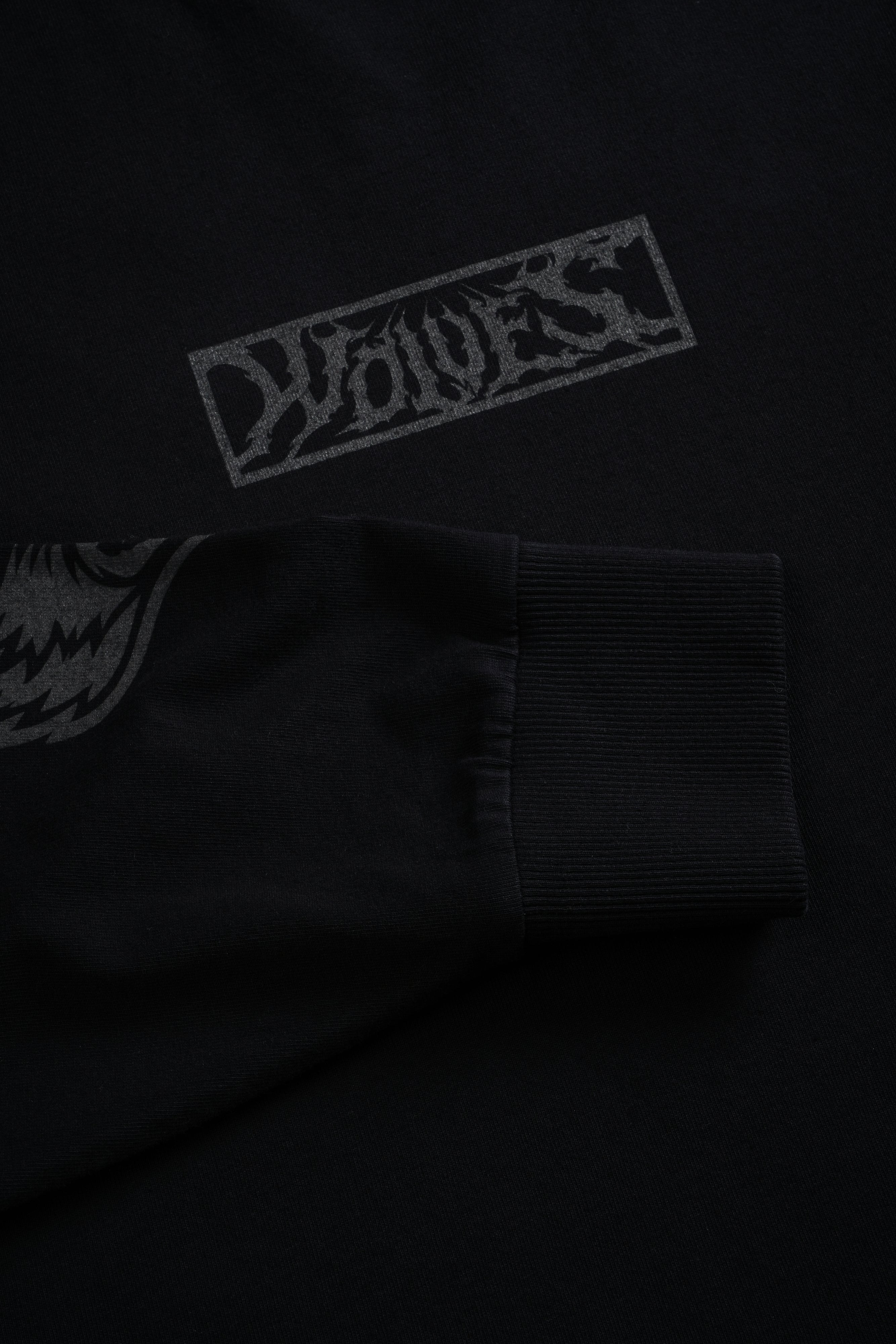 Wolves Valor Grunge Mid Length Raw Hem Ls Tee in Black — imagem 12