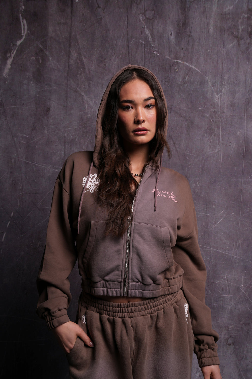 Roses While We're Here "Chambers" (Cropped) Zip Hoodie in Mojave Brown Sun Fade — imagem 1