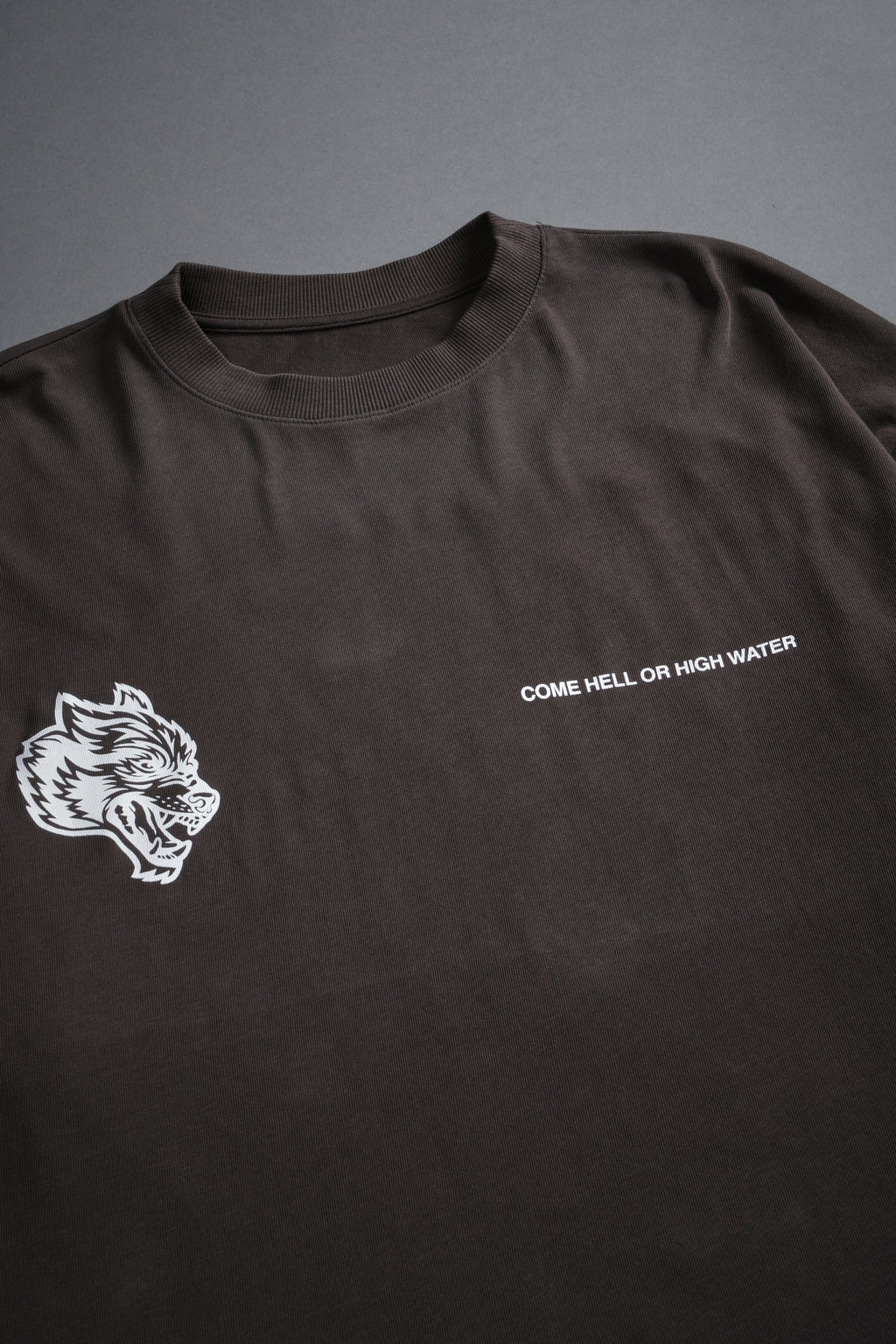 Come Hell Or High Water NFGU Premium Oversized Tee in Darc Brown Drift Wash — imagem 9