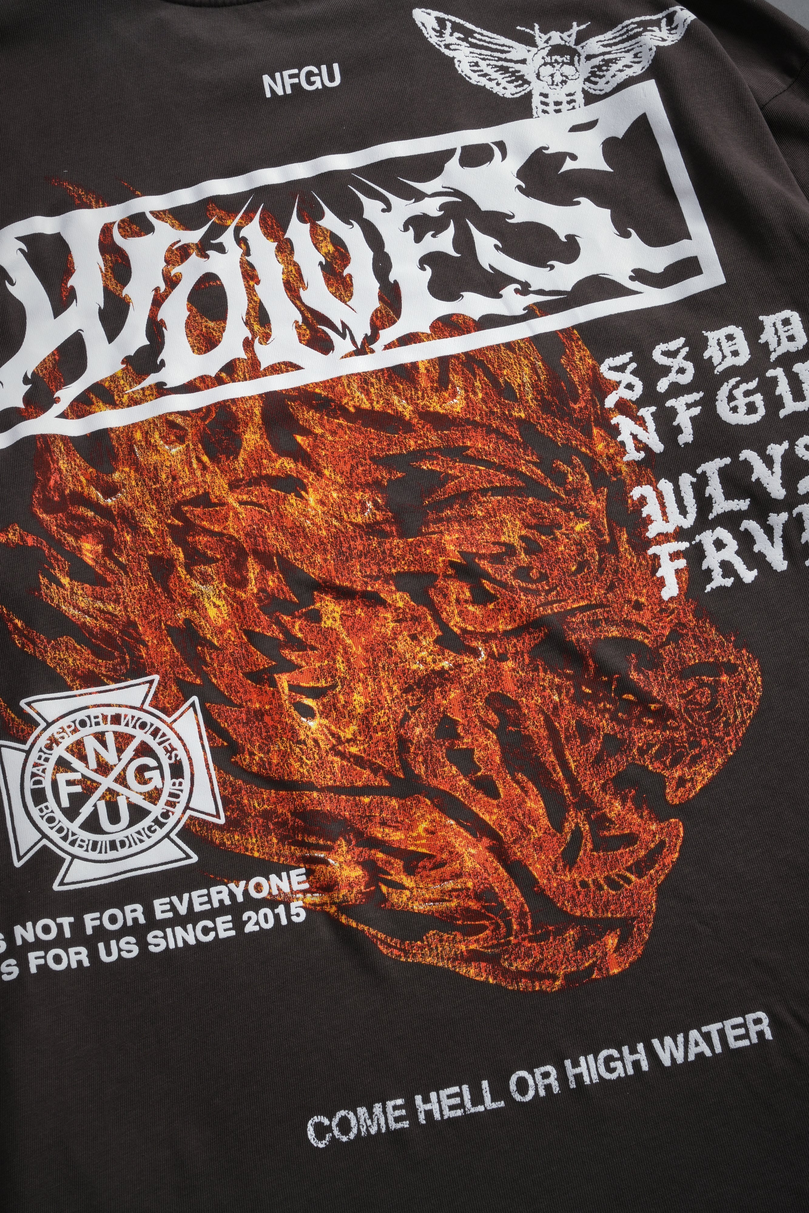 Come Hell Or High Water NFGU Premium Oversized Tee in Darc Brown Drift Wash — imagem 11