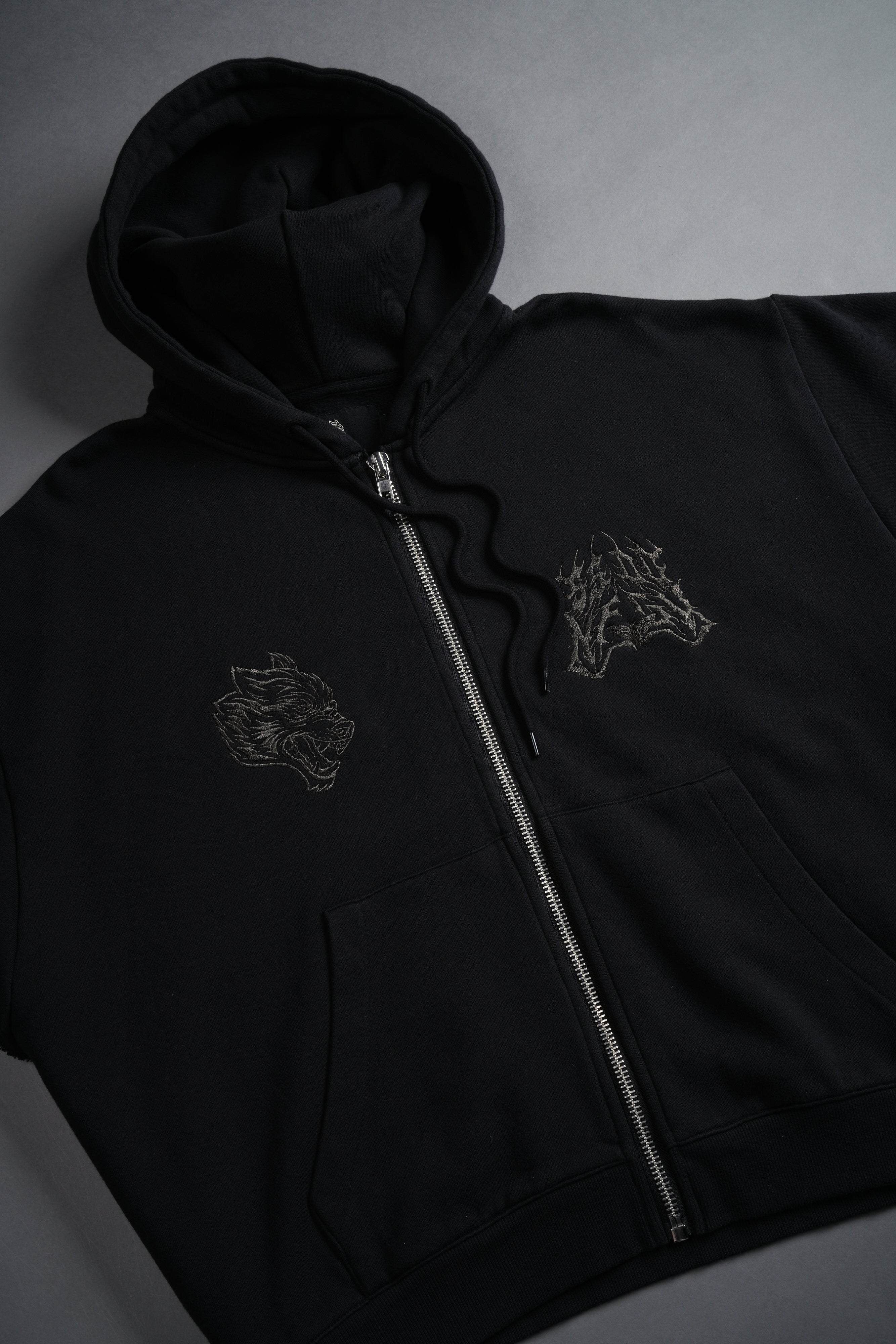 SSDDNFGU Moth Creed Cap Zip Hoodie in Black — imagem 7