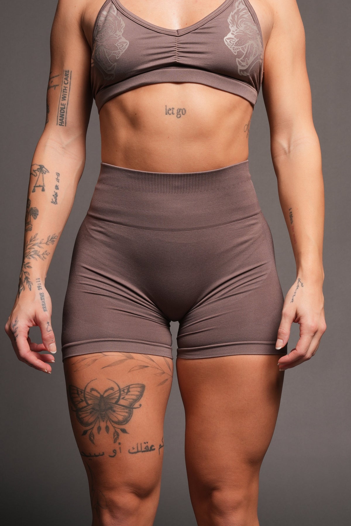 Dual She Wolf Seamless Everson Training Shorts In Mojave Brown - imagem 2