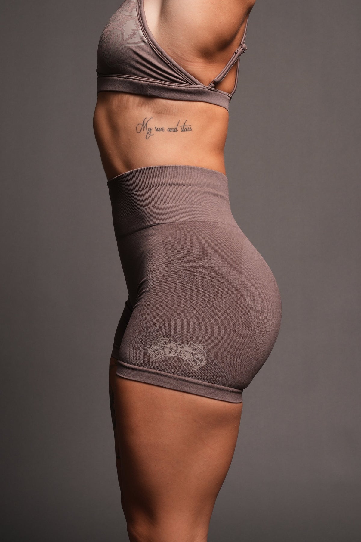 Dual She Wolf Seamless Everson Training Shorts In Mojave Brown - imagem 3