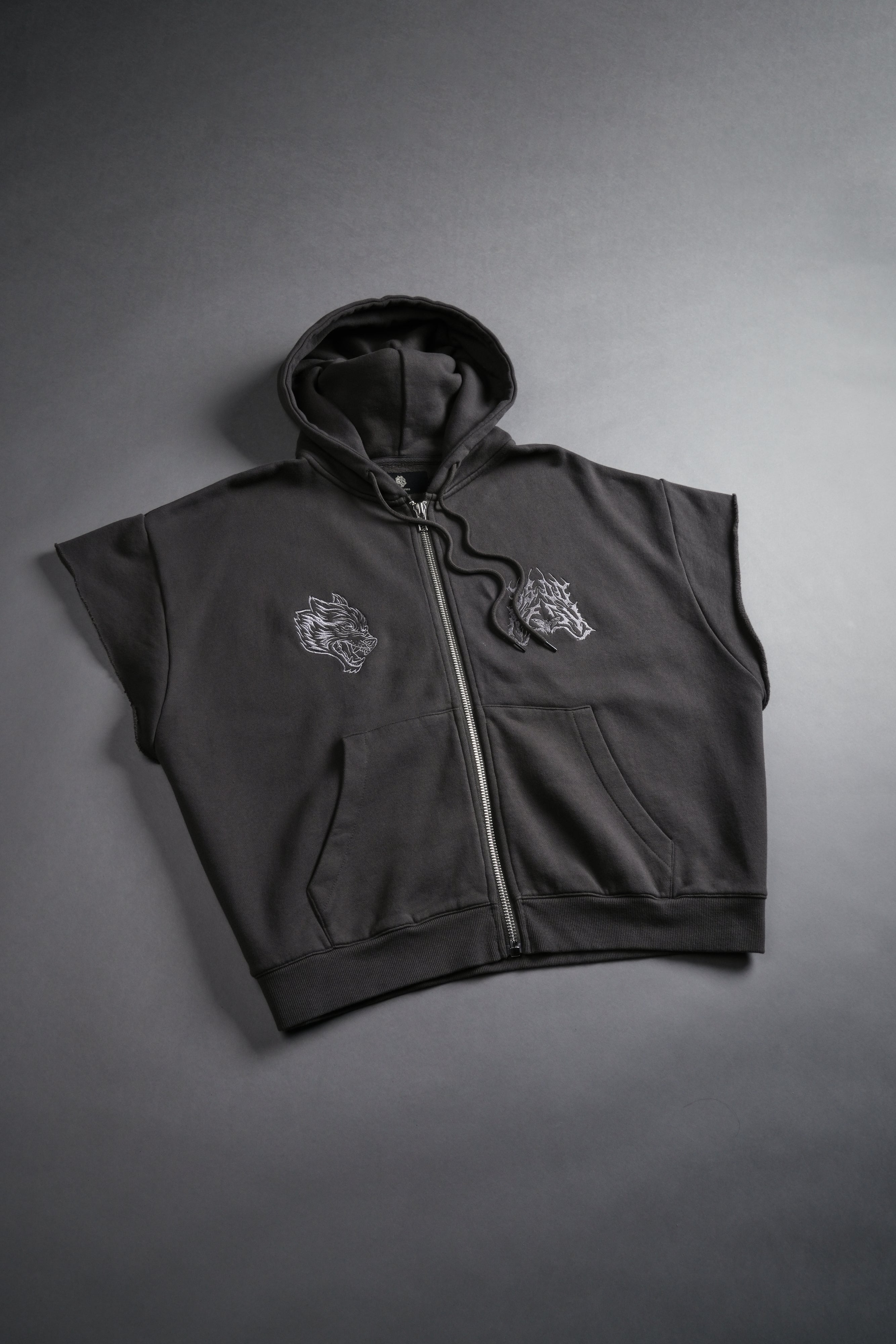 SSDDNFGU Moth Creed Cap Zip Hoodie in Wolf Gray — imagem 5