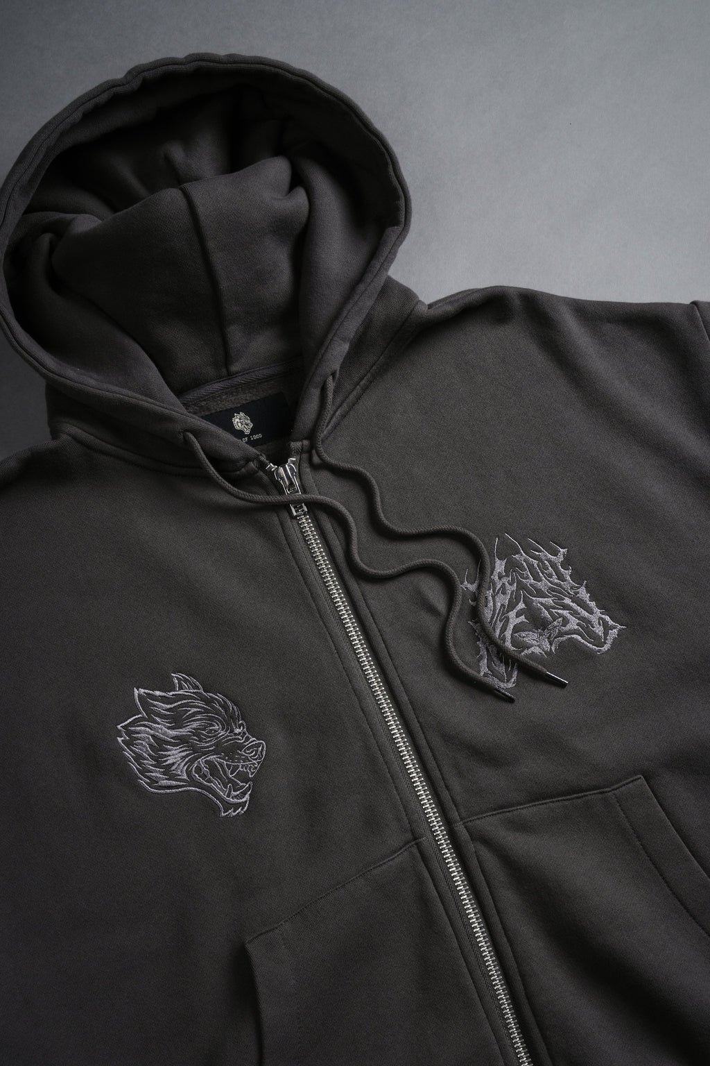 SSDDNFGU Moth Creed Cap Zip Hoodie in Wolf Gray — imagem 7