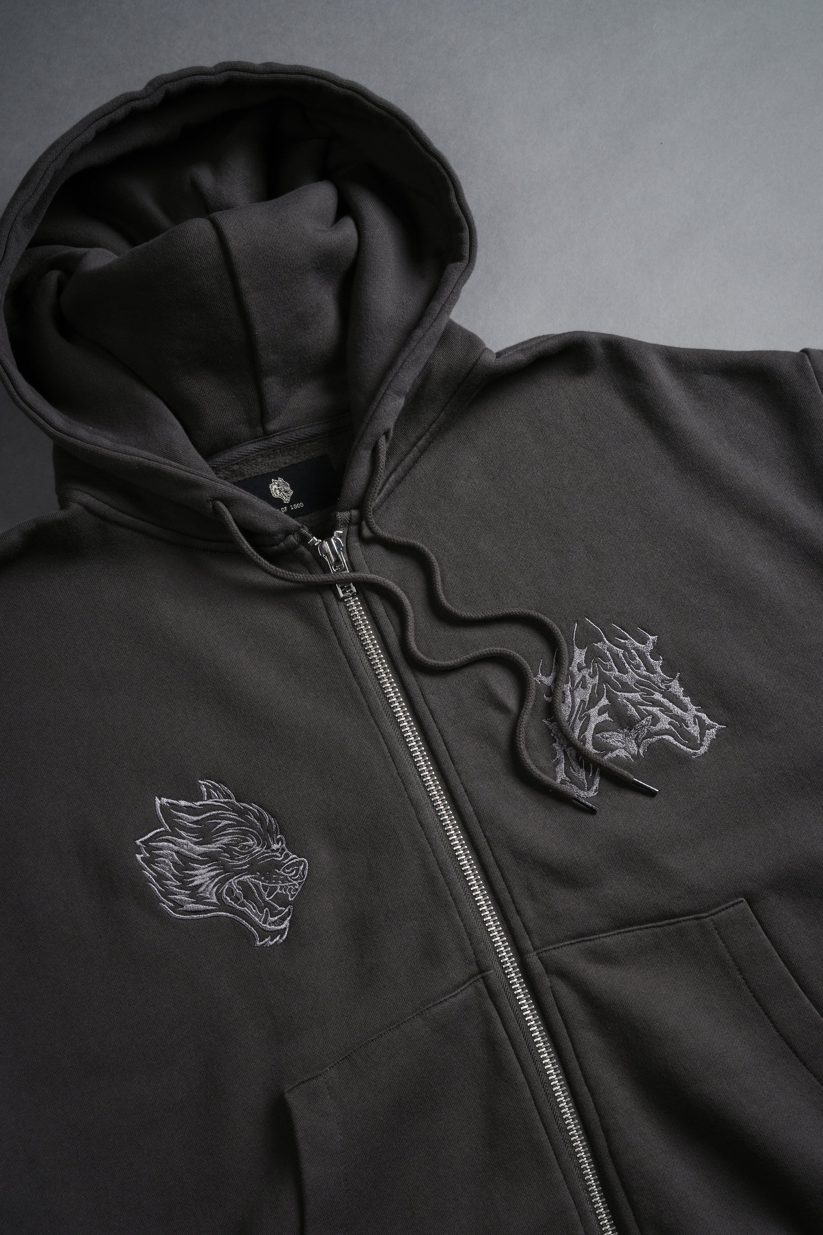 SSDDNFGU Moth Creed Cap Zip Hoodie in Wolf Gray — imagem 7